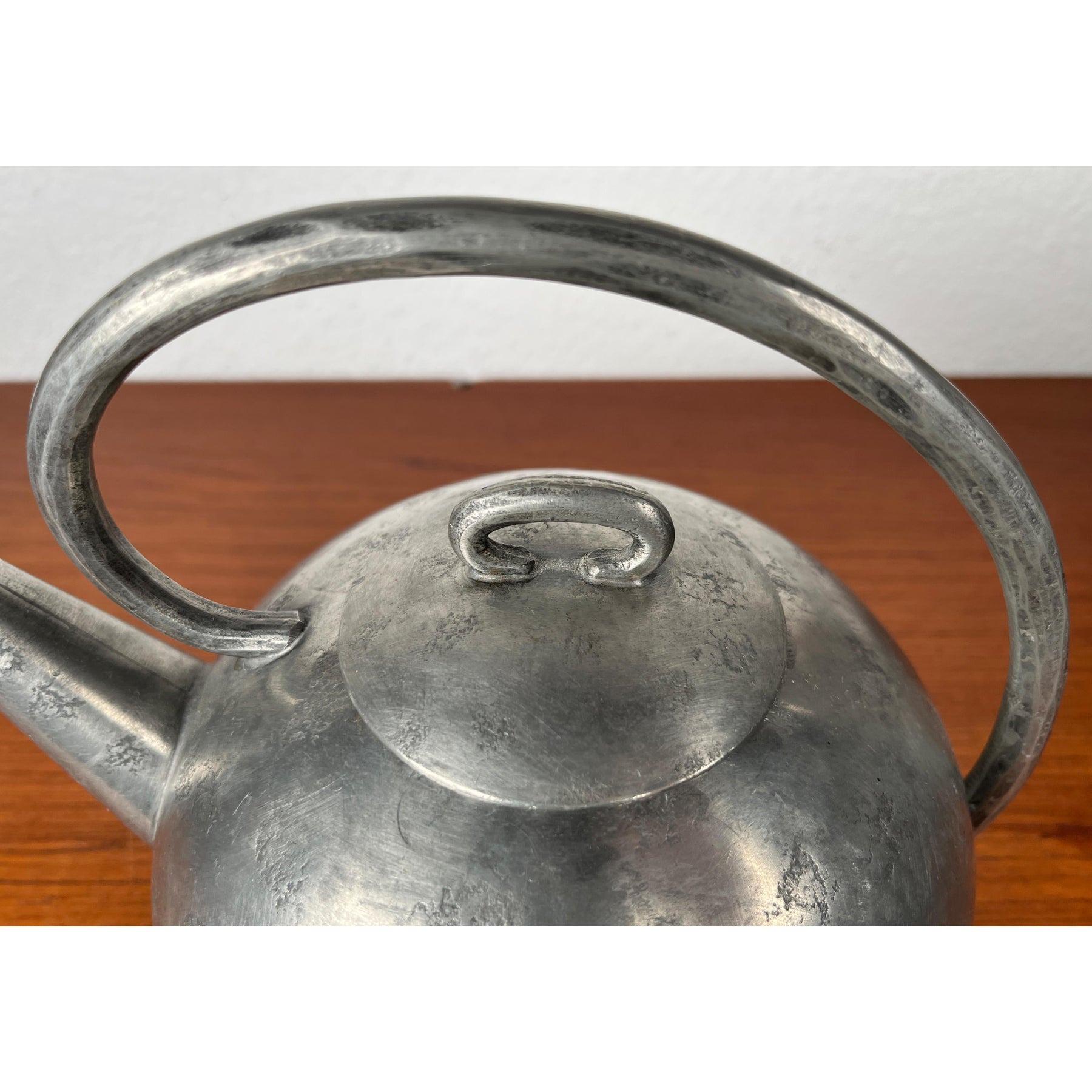 Teiera decorativa in peltro di Skurdal Pewter, anni '60, Modern-Decor, metà del secolo scorso In condizioni buone in vendita a Hamburg, DE