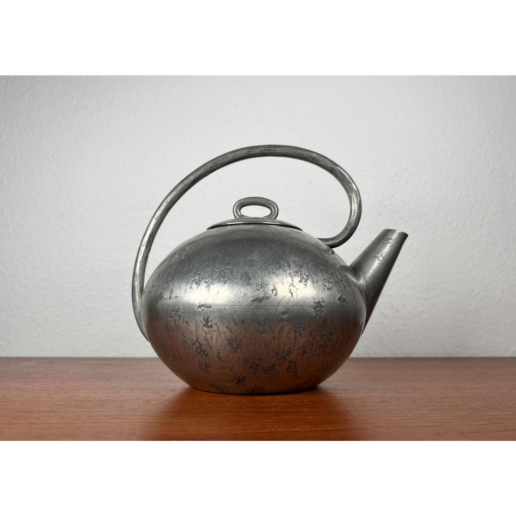 Metallo Teiera decorativa in peltro di Skurdal Pewter, stile metà secolo moderno in vendita