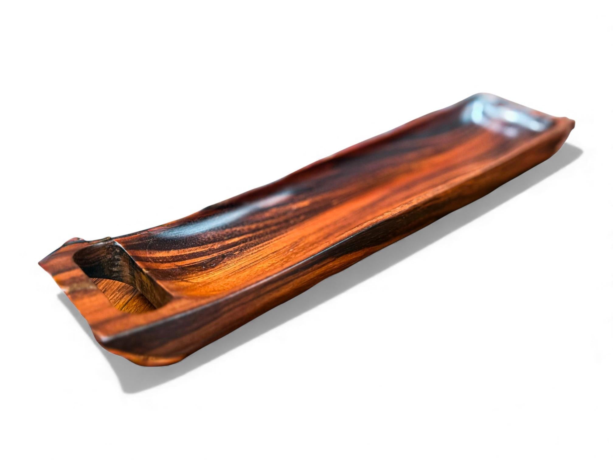 Plateau décoratif moderne du milieu du siècle en bois dur brésilien, Tropic Art, c.C. 1960 en vente 3