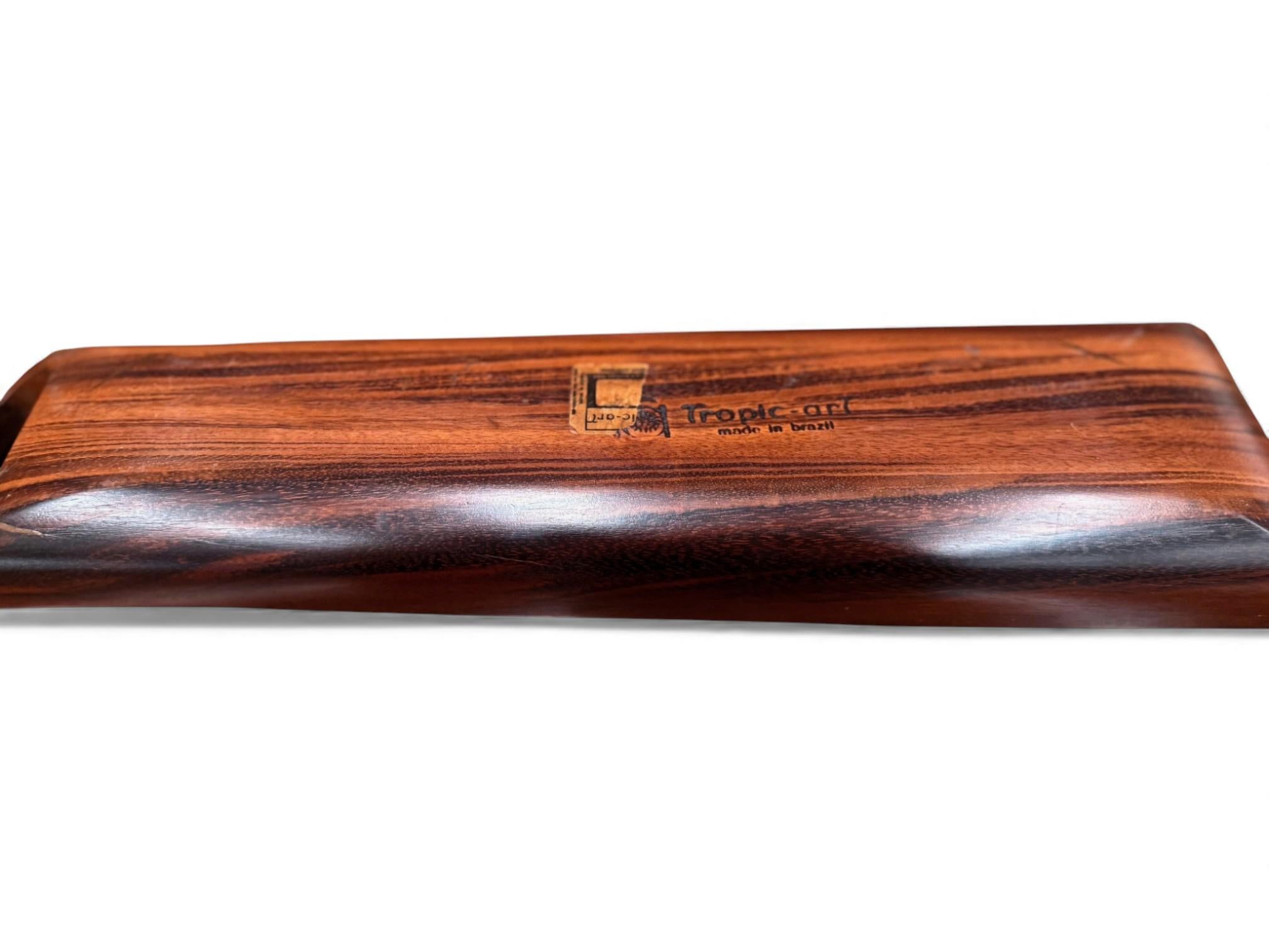 20ième siècle Plateau décoratif moderne du milieu du siècle en bois dur brésilien, Tropic Art, c.C. 1960 en vente