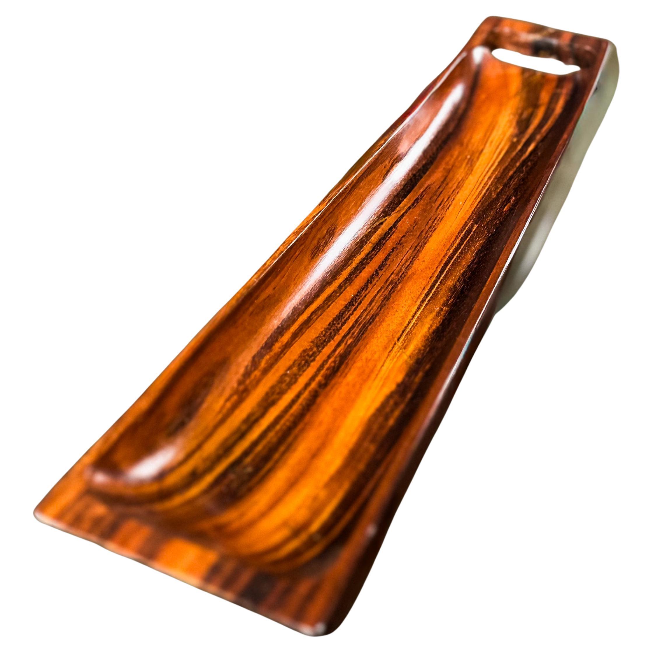 Plateau décoratif moderne du milieu du siècle en bois dur brésilien, Tropic Art, c.C. 1960