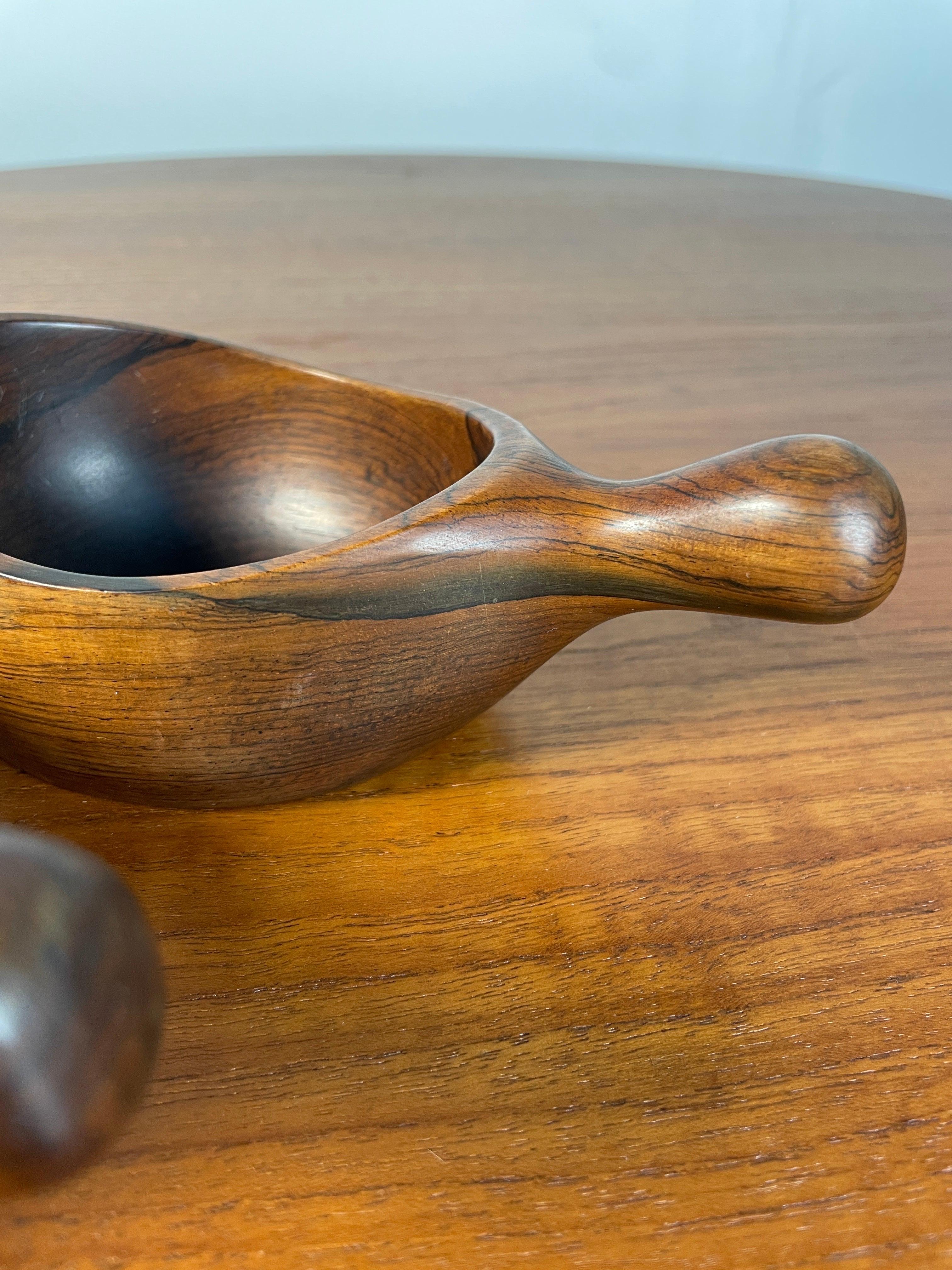 Brazilian Modern rosewood decorative bowl was designed by Jean Gillon for WoodArt and made in Brazil circa 1960. Handcrafted from hard Rosewood (also known as jacaranda), the bowl features clean lines with elegant curves. The rosewood has two tones