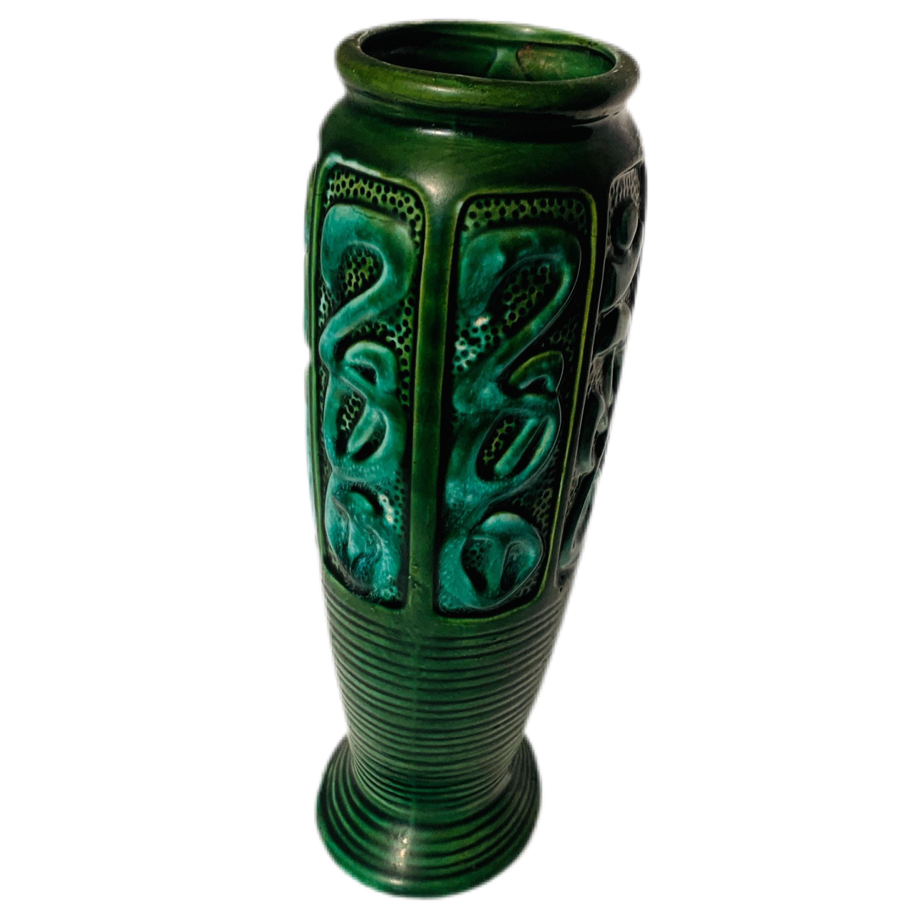Grüne Dee Bee Co-Keramikvase, Mid-Century Modern (Moderne der Mitte des Jahrhunderts) im Angebot