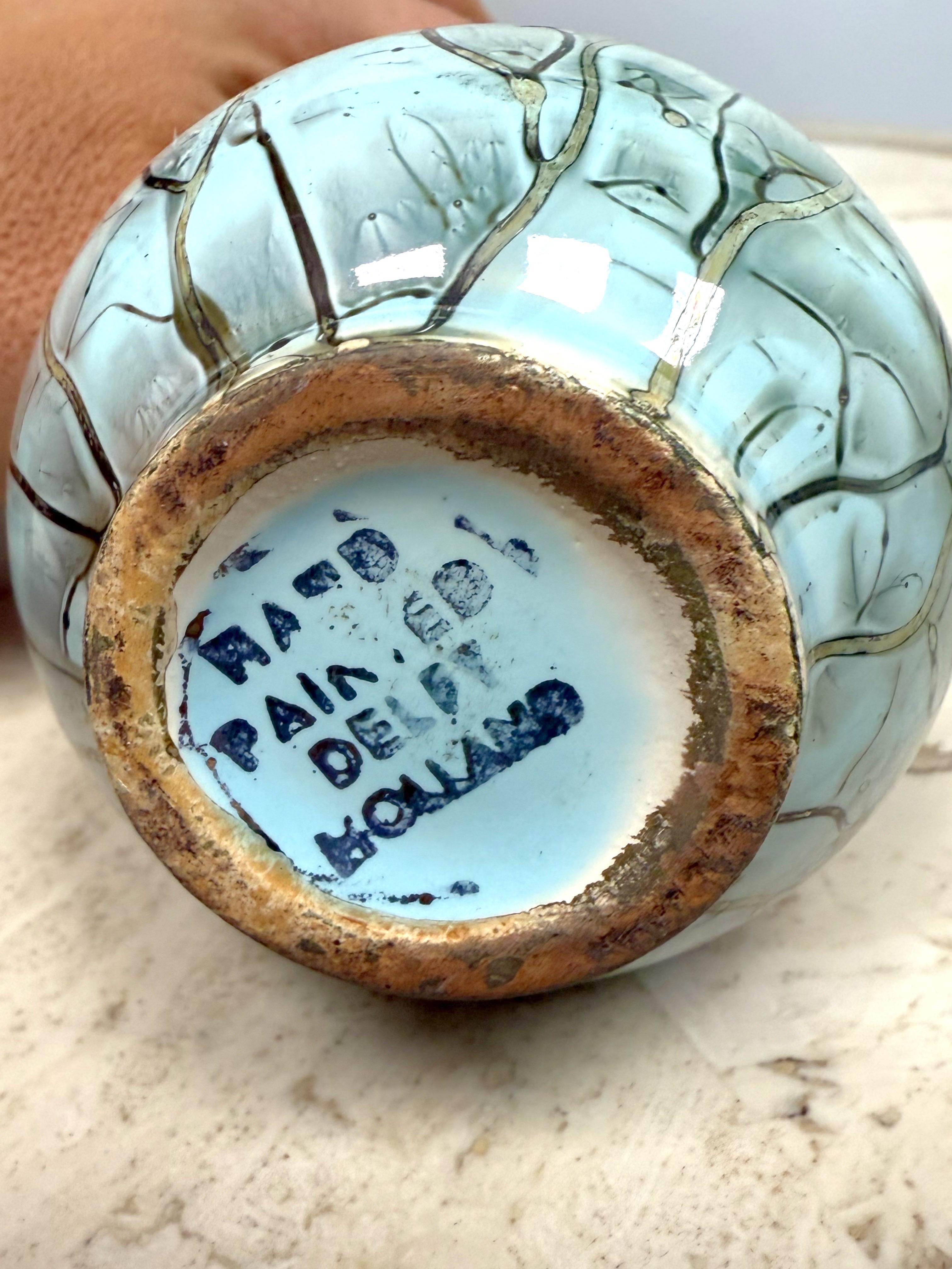 Jarrón para capullos de latón y cerámica Delft Holland moderno de mediados de siglo siglo XX en venta
