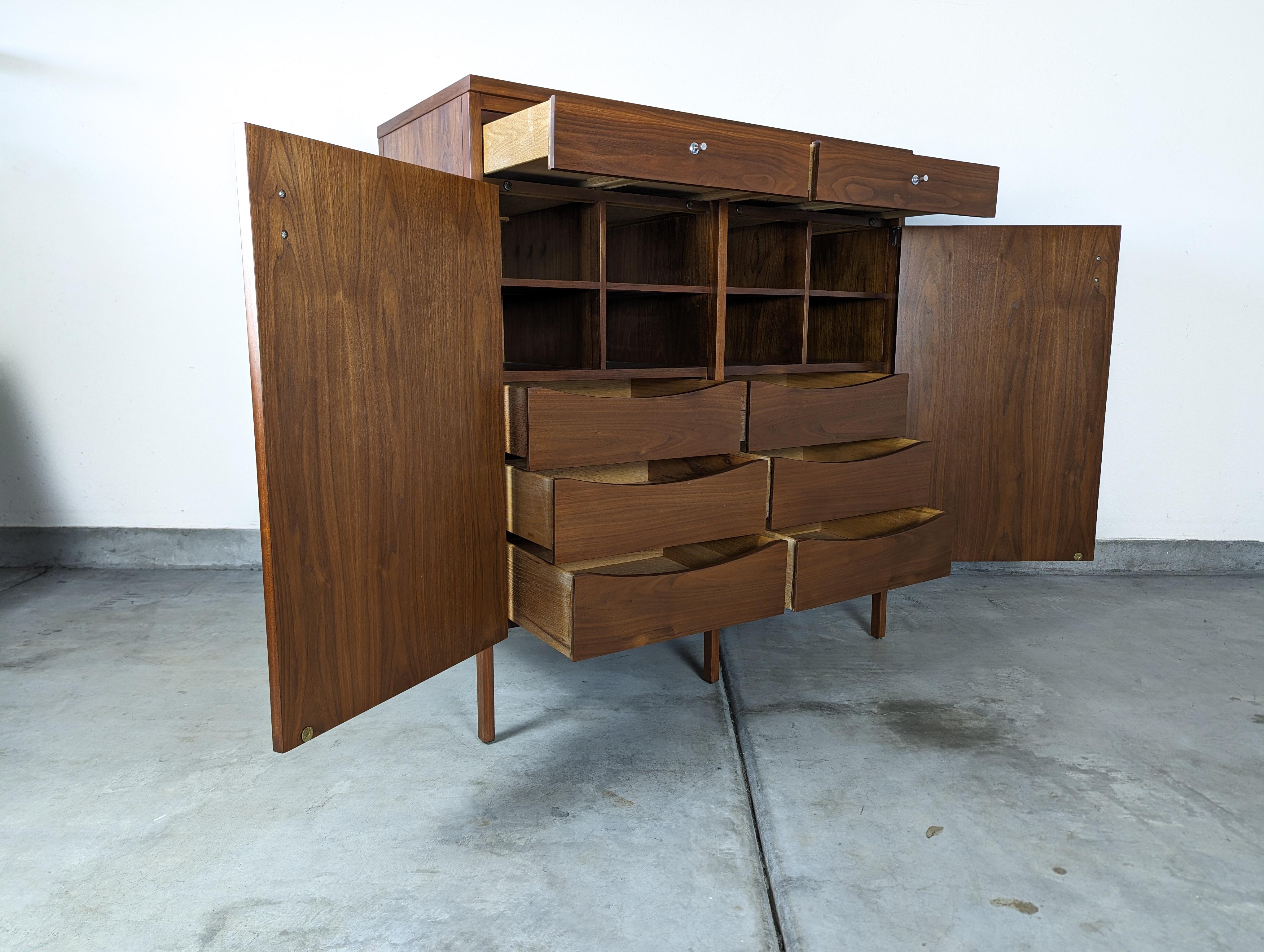 Mid Century Modern Delineator Chest of Drawers by Paul McCobb for Lane, c1960s For Sale 2
