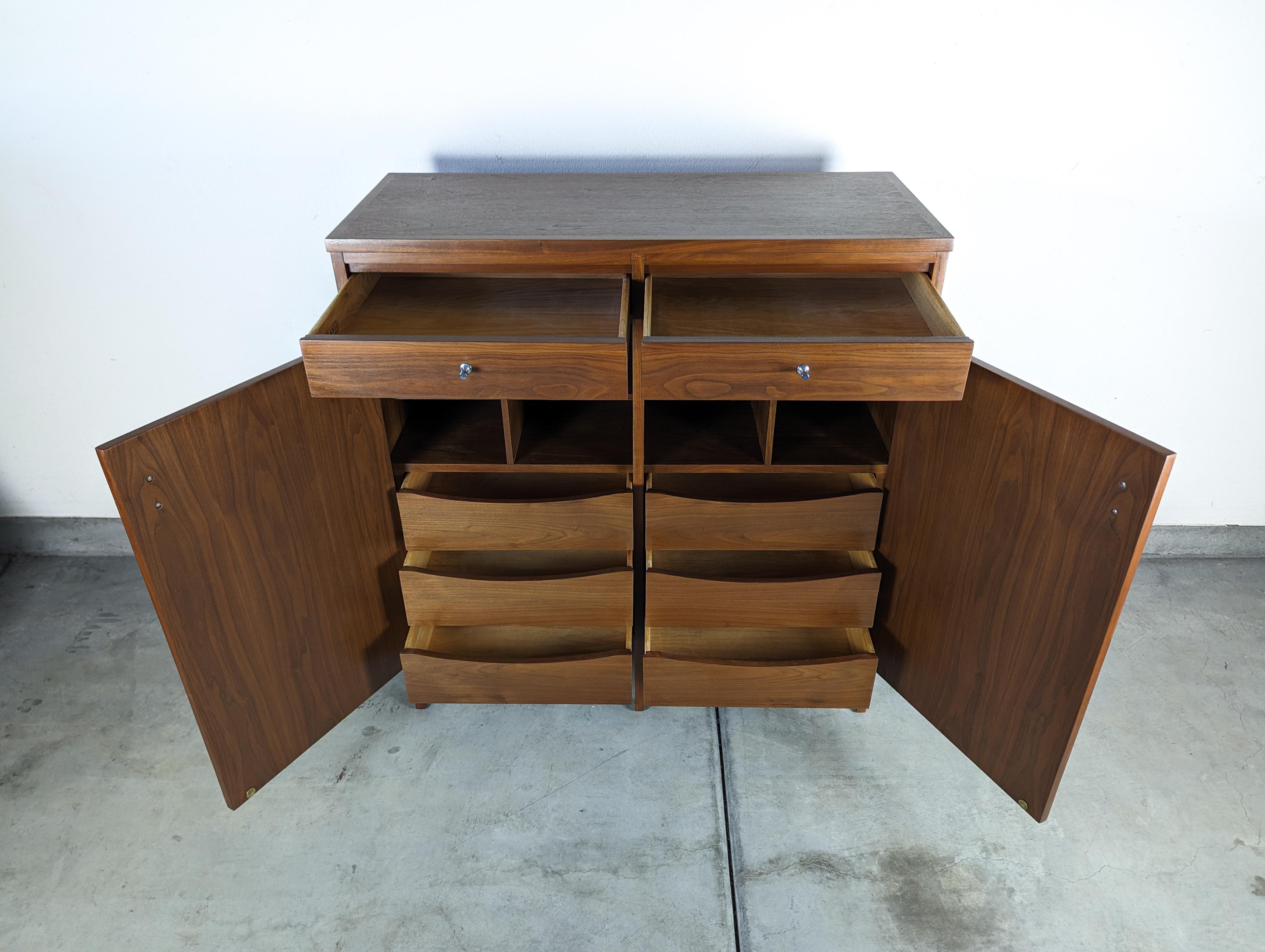 Mid-20th Century Mid Century Modern Delineator Chest of Drawers by Paul McCobb for Lane, c1960s For Sale