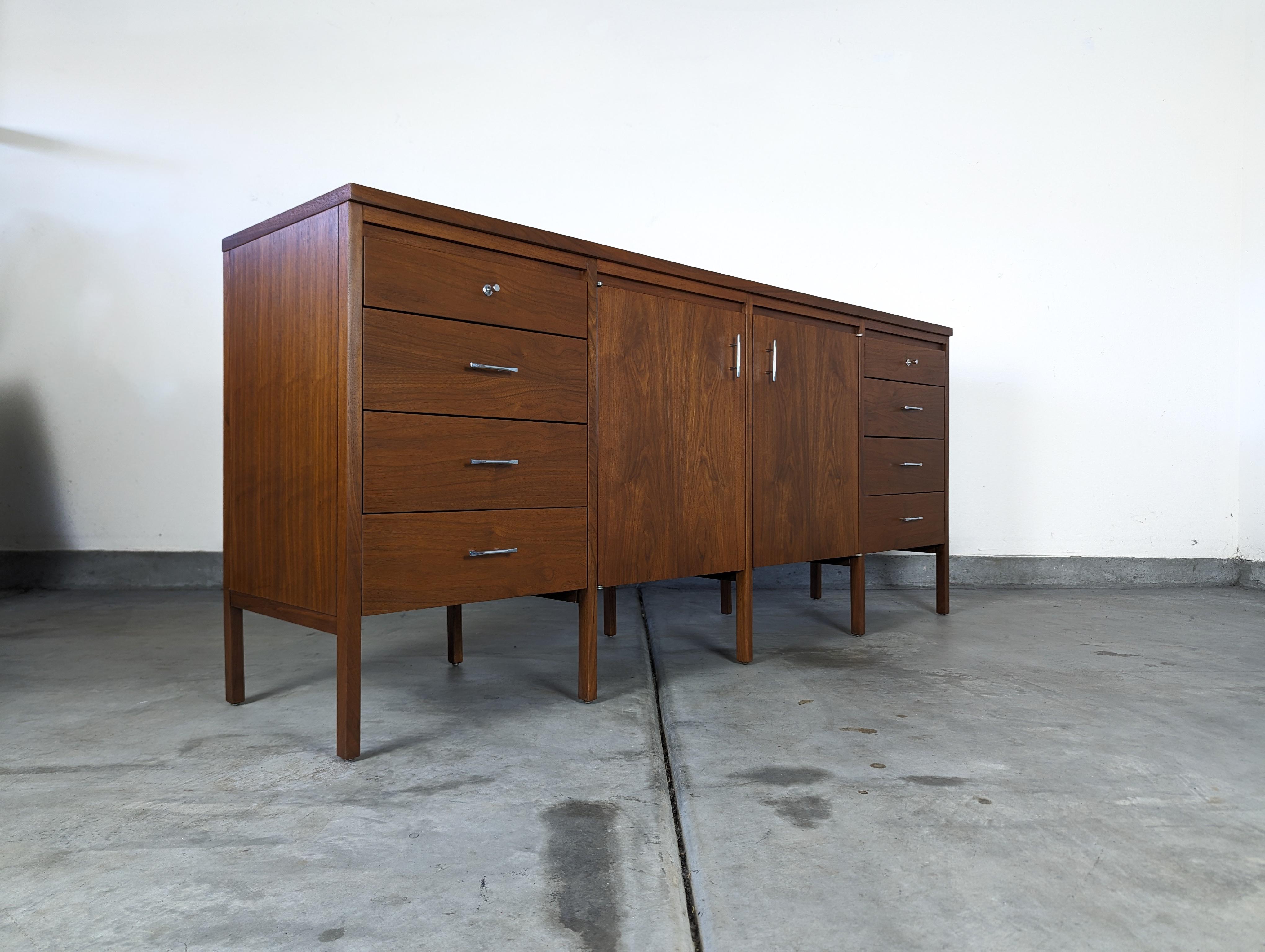 Mid Century Modern Delineator Dresser by Paul McCobb for Lane, c1960s en vente 3