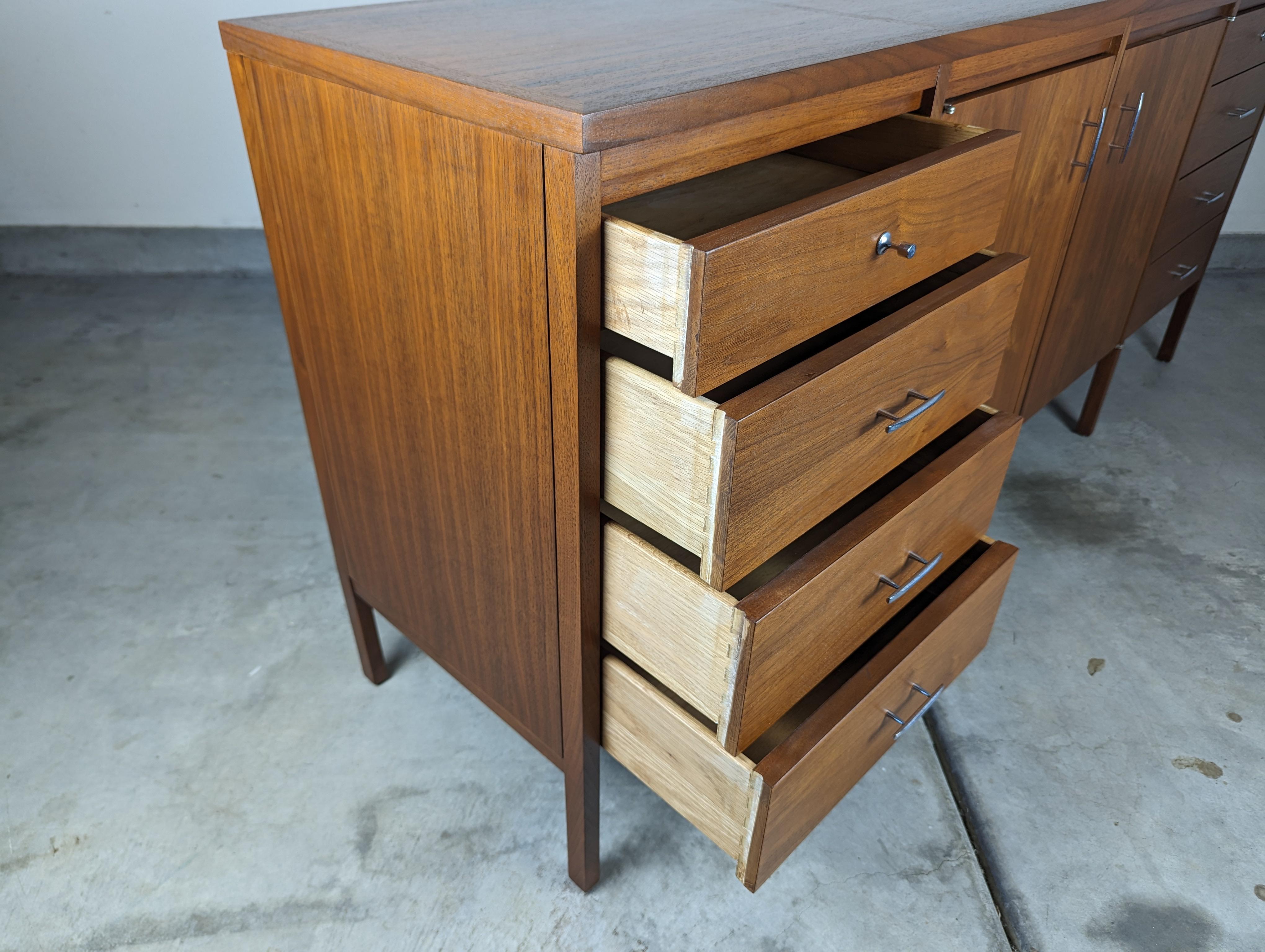 Mid Century Modern Delineator Dresser by Paul McCobb for Lane, c1960s For Sale 7