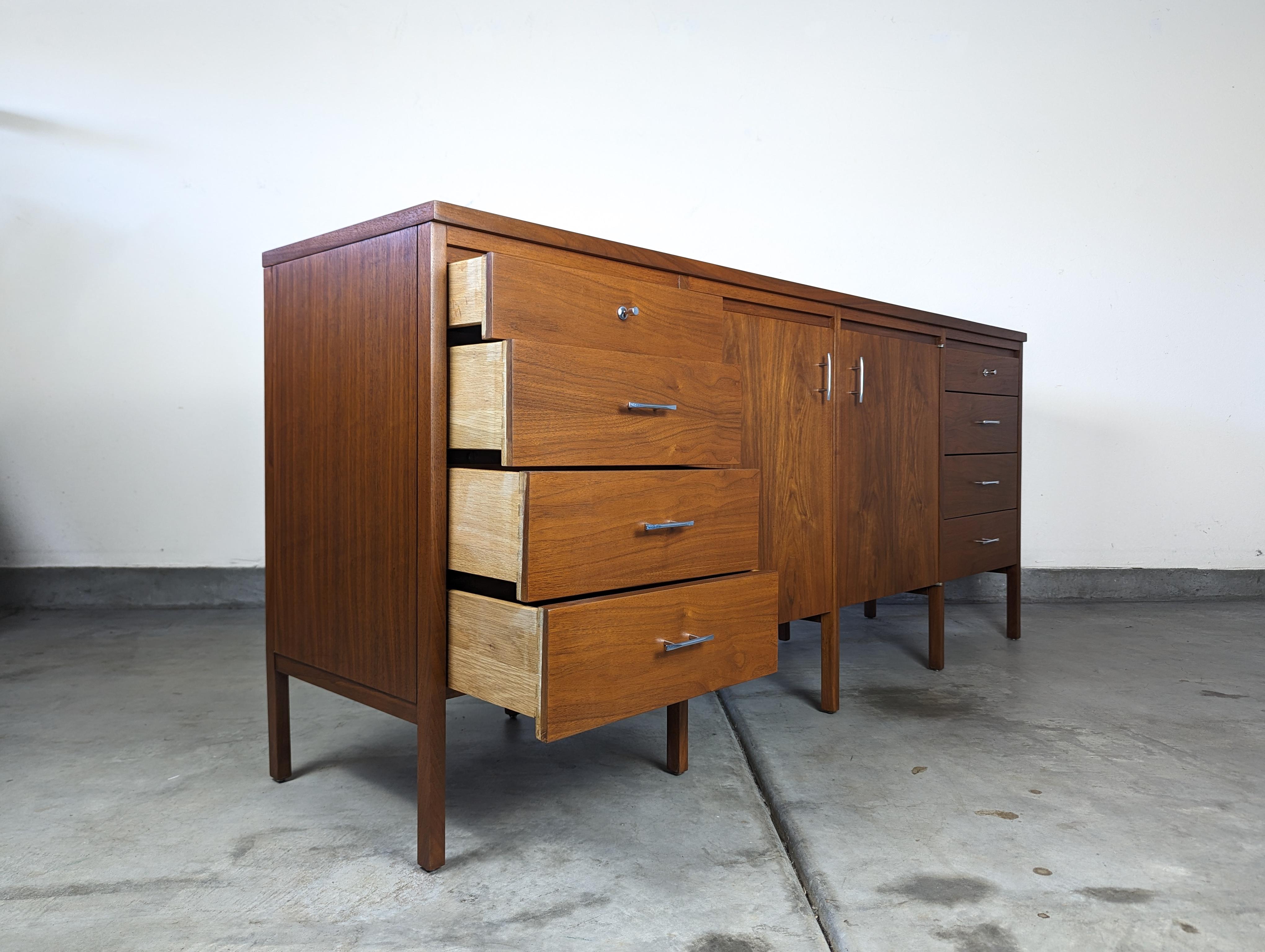 Mid Century Modern Delineator Dresser by Paul McCobb for Lane, c1960s For Sale 8