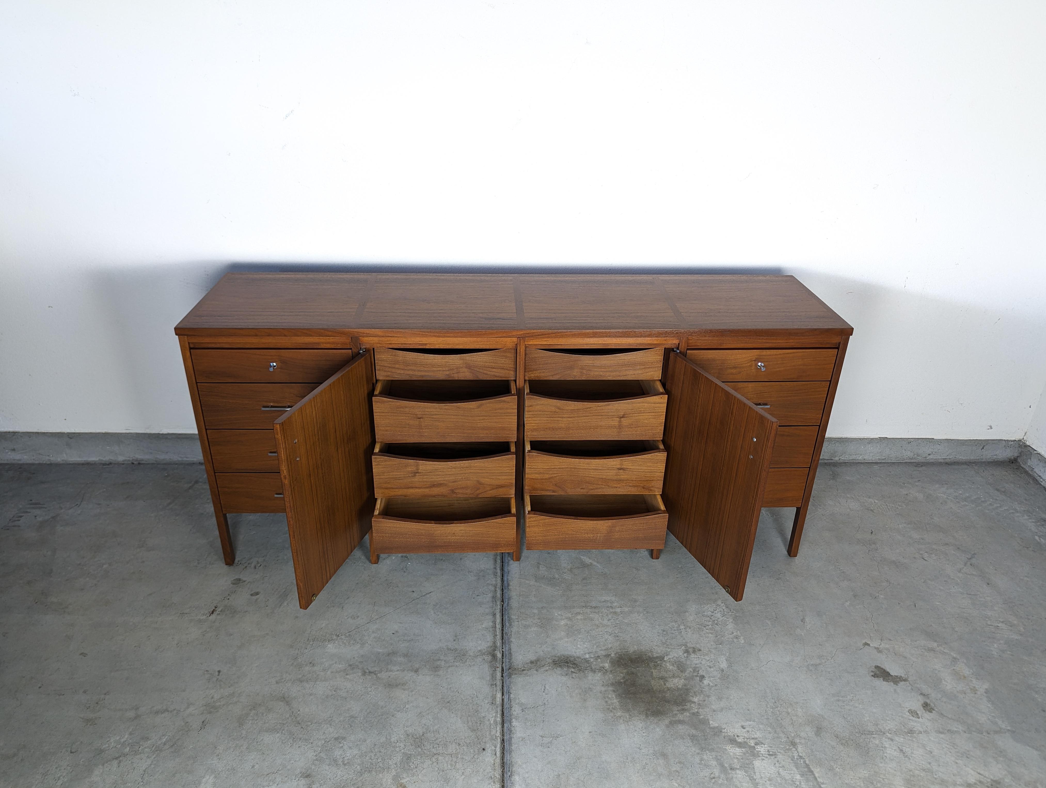 American Mid Century Modern Delineator Dresser by Paul McCobb for Lane, c1960s For Sale