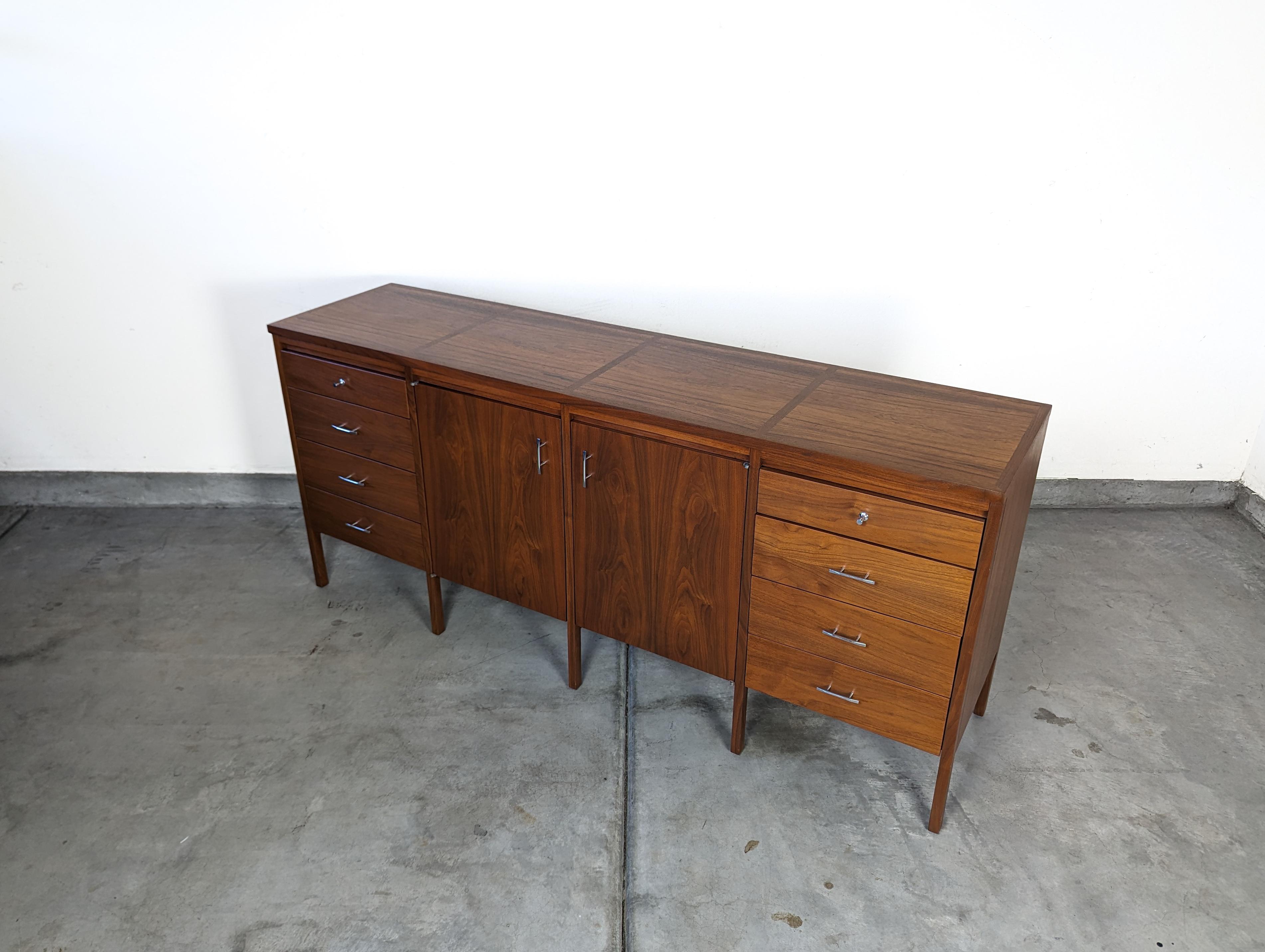 Milieu du XXe siècle Mid Century Modern Delineator Dresser by Paul McCobb for Lane, c1960s en vente