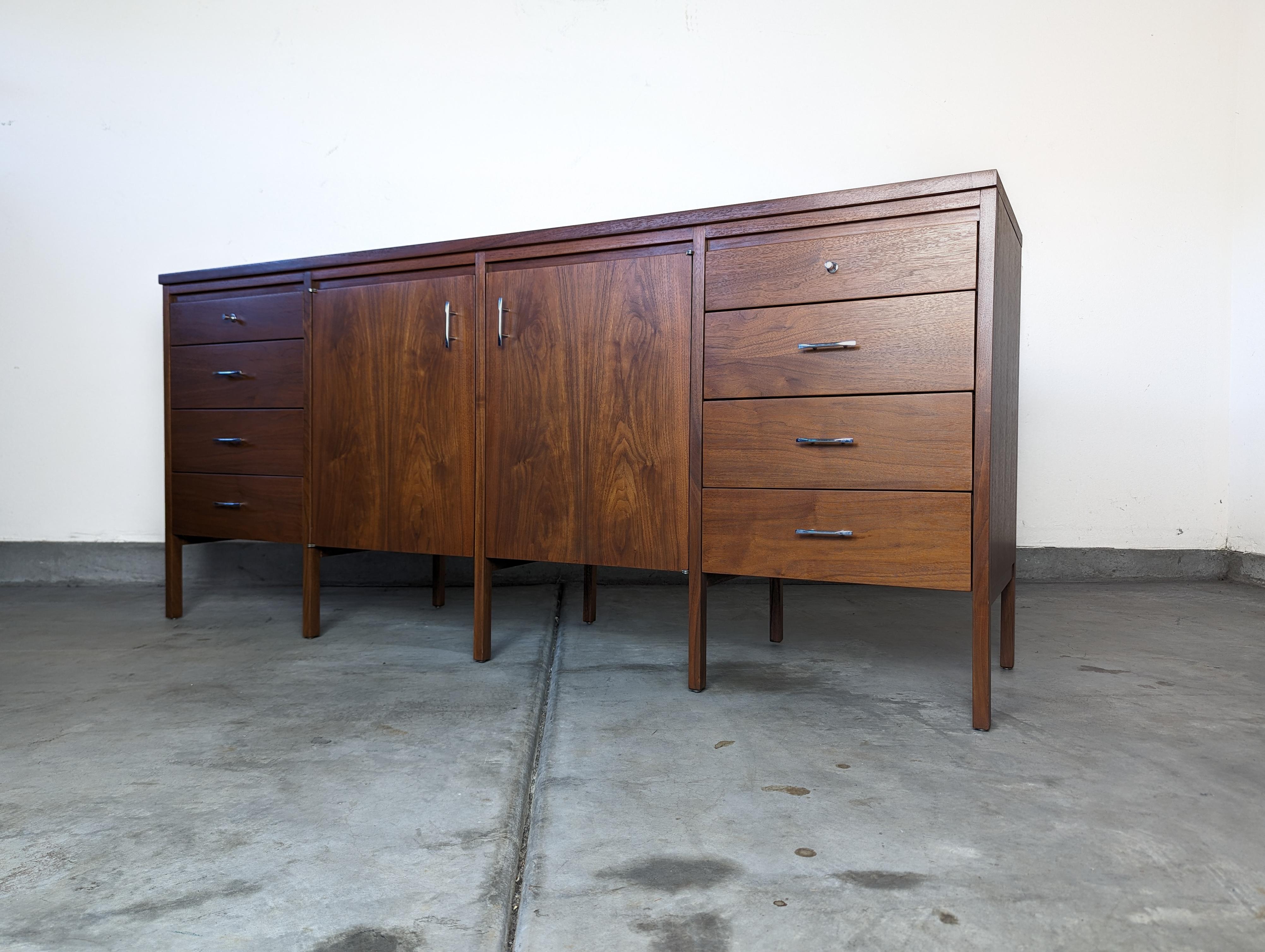 Mid Century Modern Delineator Dresser by Paul McCobb for Lane, c1960s For Sale 1