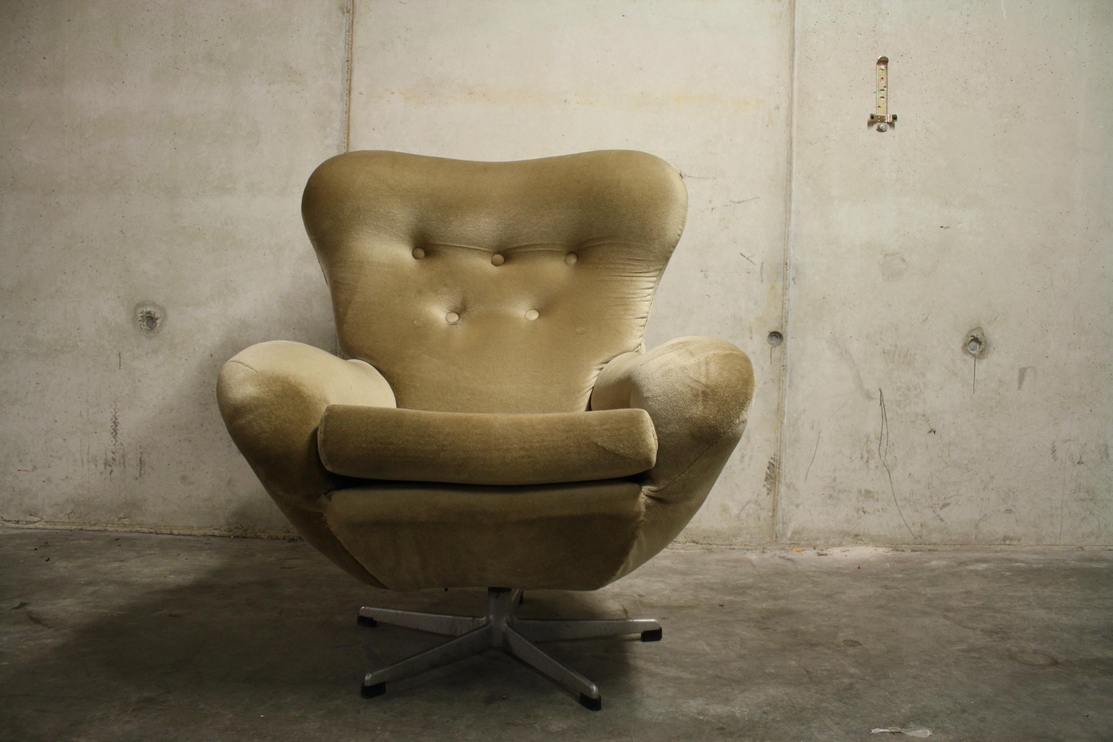 Mid-Century Modern Design Egg Swivel Chair, 1960s 2