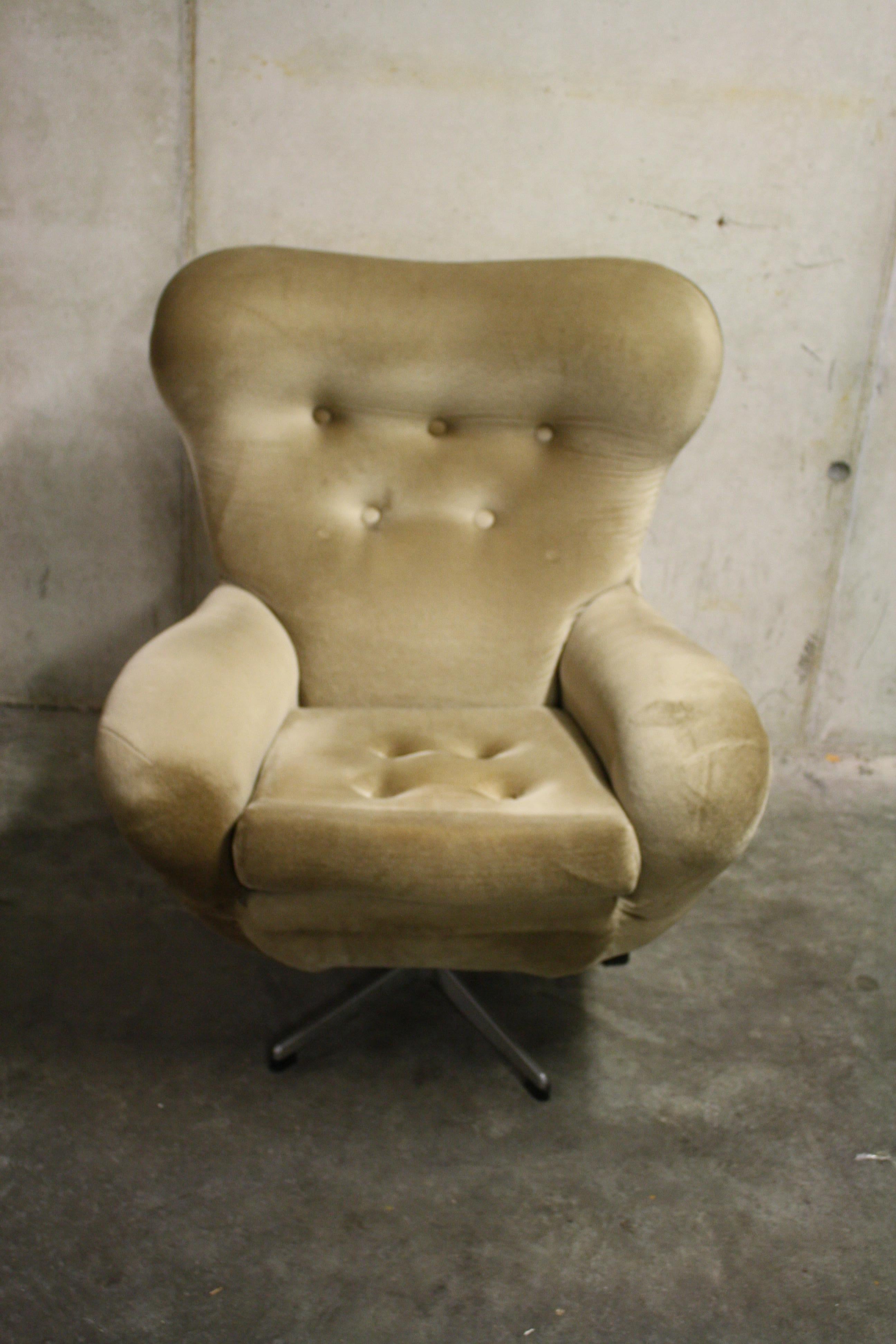 Mid-Century Modern Design Egg Swivel Chair, 1960s 1