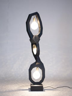 Lámpara de pie de diseño moderno de mediados de siglo de madera maciza hecha a mano TRINITY Negro