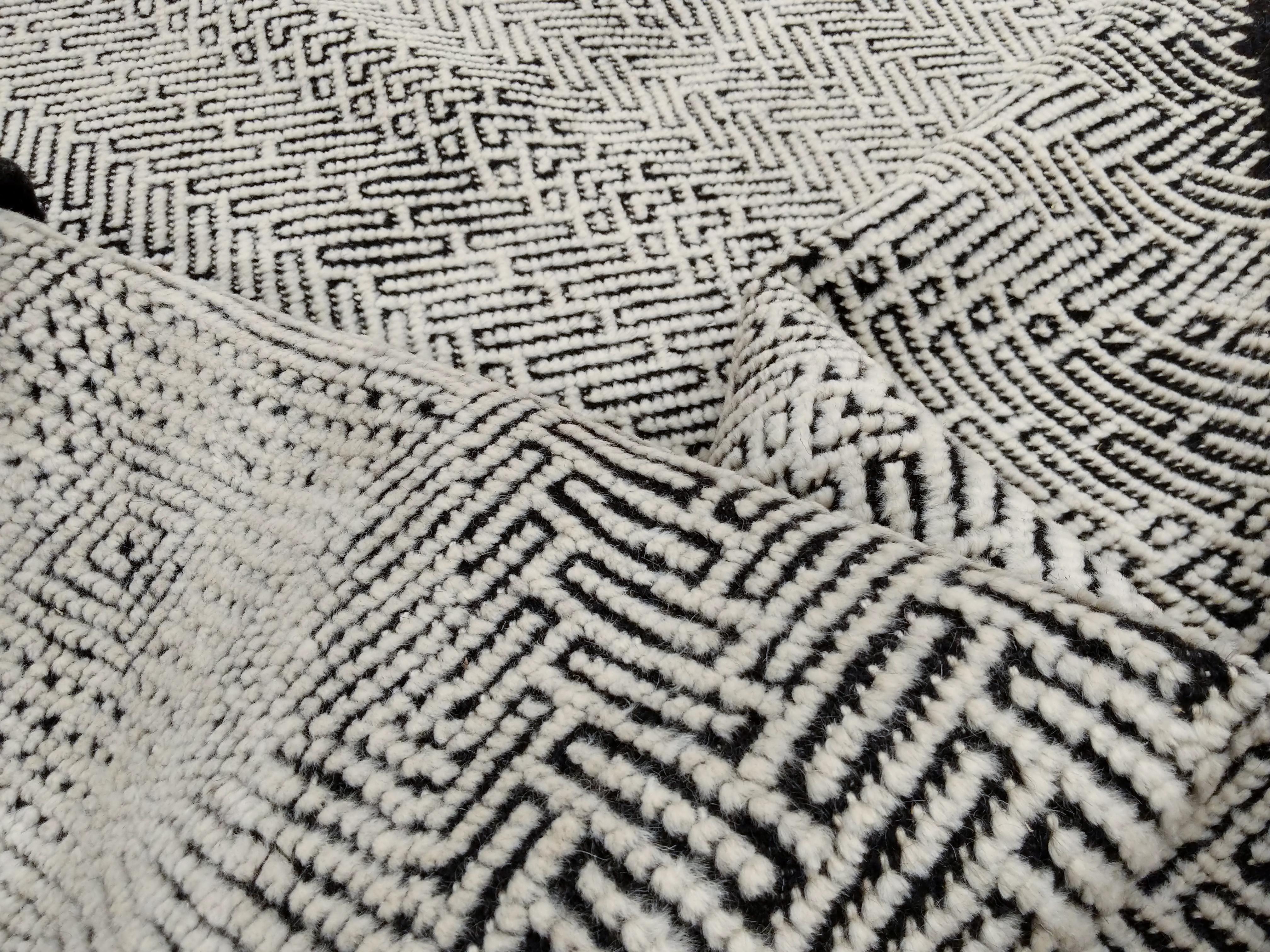 Moderner Design-Teppich aus der Jahrhundertmitte Geometrischer Shoowa-Teppich in Elfenbein (Handgeknüpft) im Angebot
