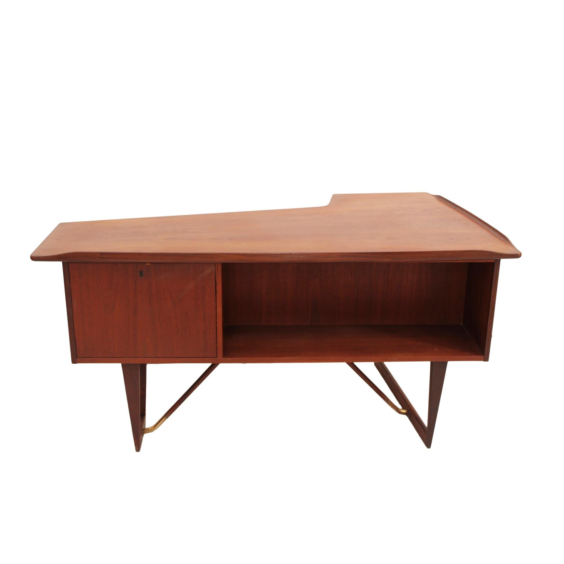 Mid-Century Modern Solid Wooden Desk Designed by Arne Vodder Boomerang  In Good Condition For Sale In Ibiza, Spain