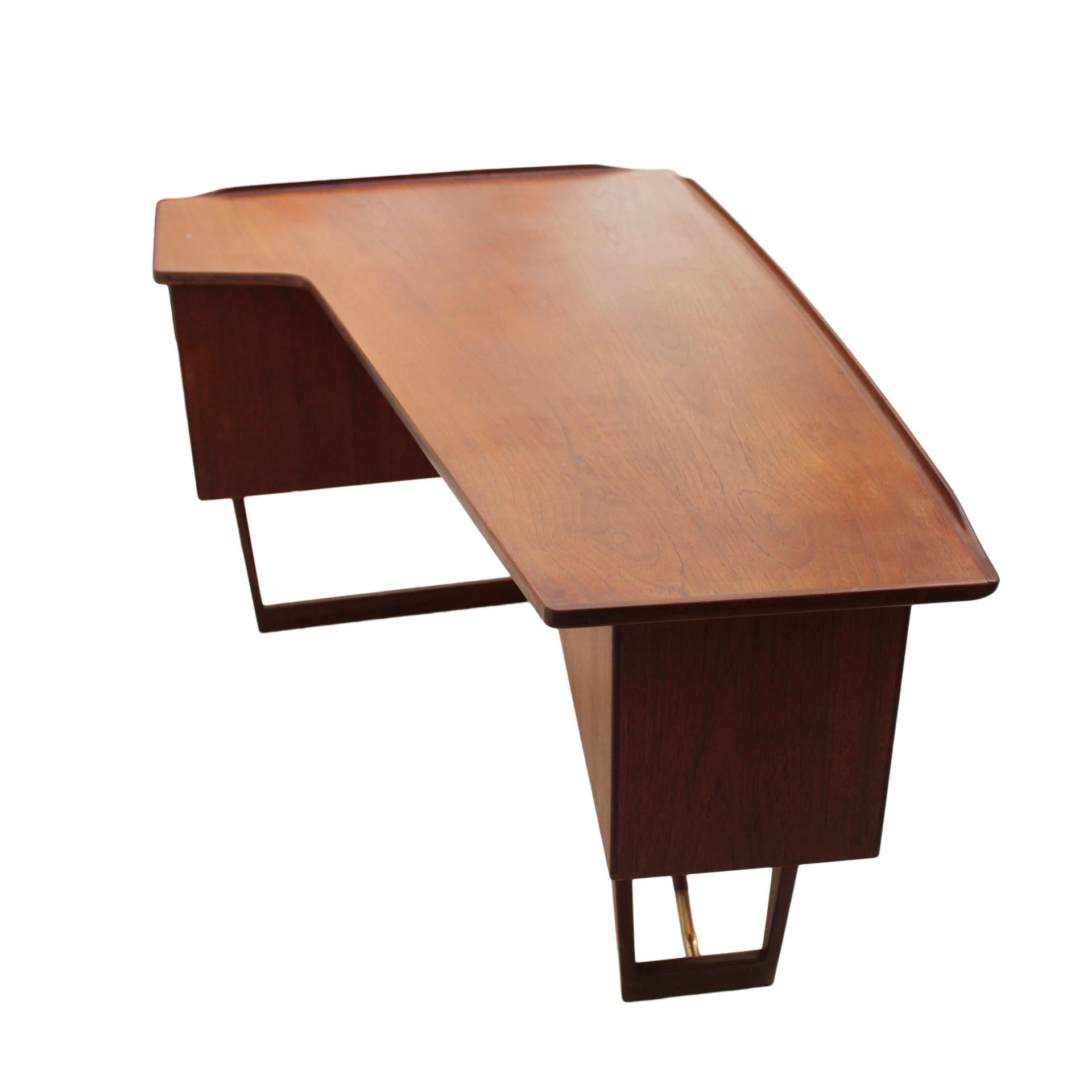Mid-20th Century Mid-Century Modern Solid Wooden Desk Designed by Arne Vodder Boomerang  For Sale
