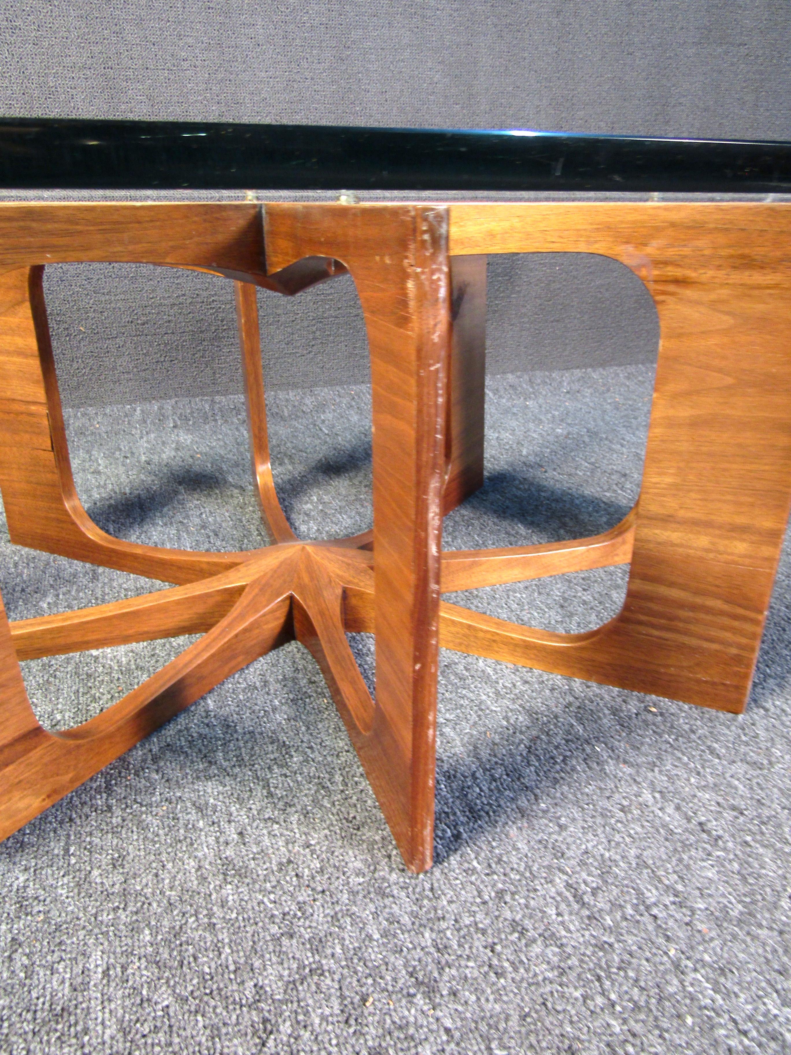 20th Century Mid-Century Modern Designer Coffee Table in Walnut and Glass For Sale