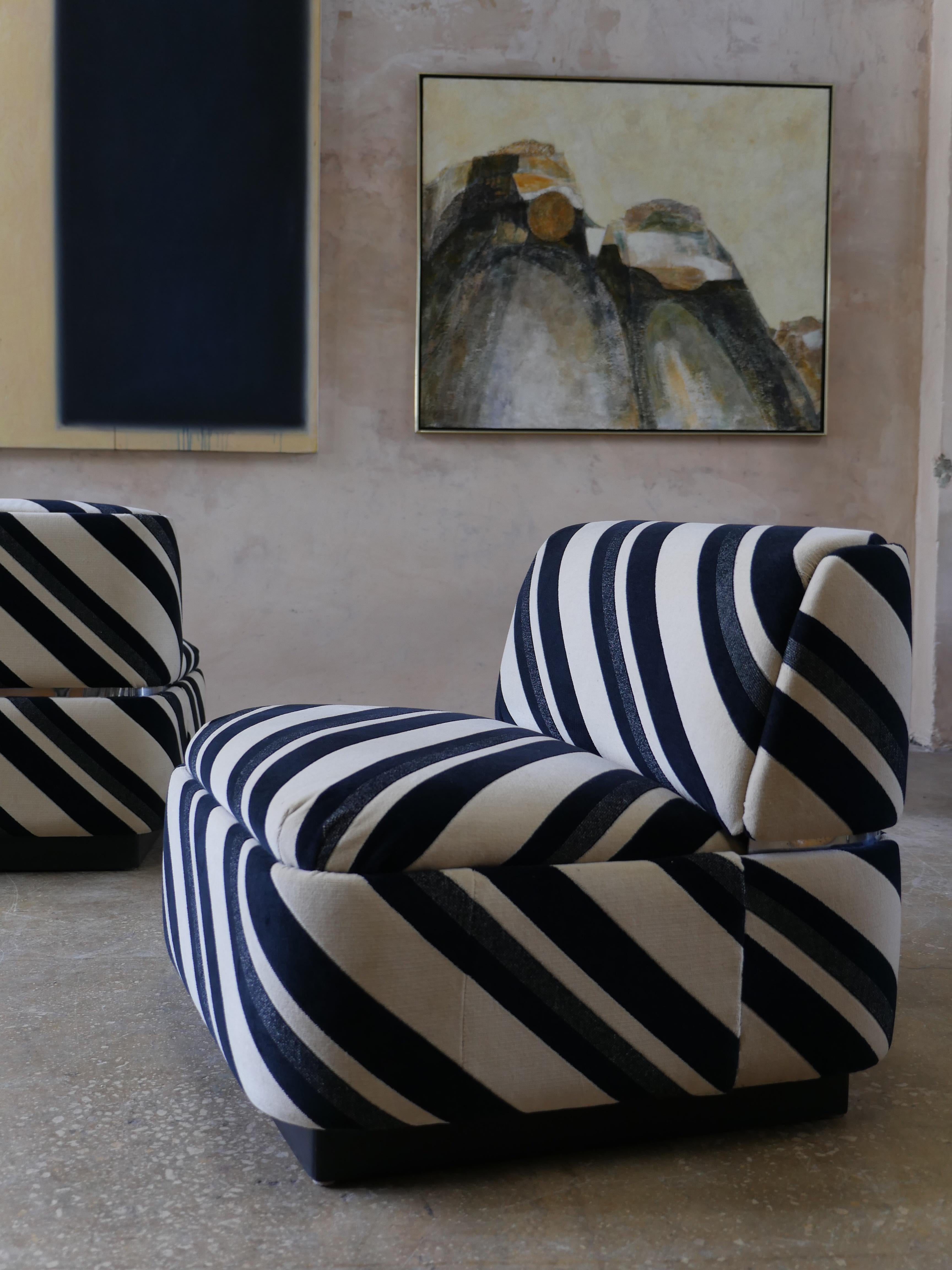 Mid-Century Modern Designer Lounge Chairs With Kelly Wearstler Velvet - Set of 2 For Sale 5