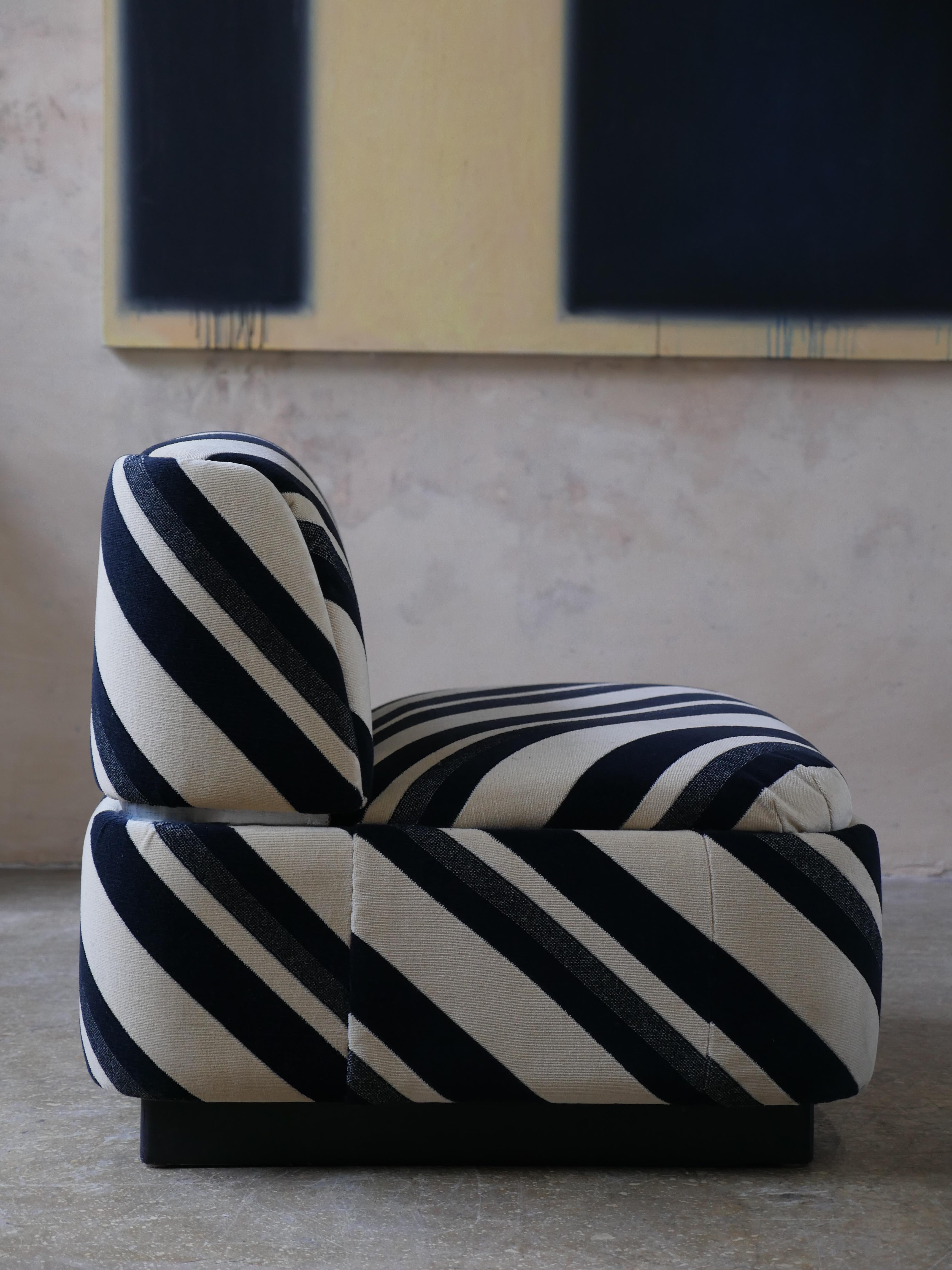 Mid-Century Modern Designer Lounge Chairs With Kelly Wearstler Velvet - Set of 2 For Sale 3