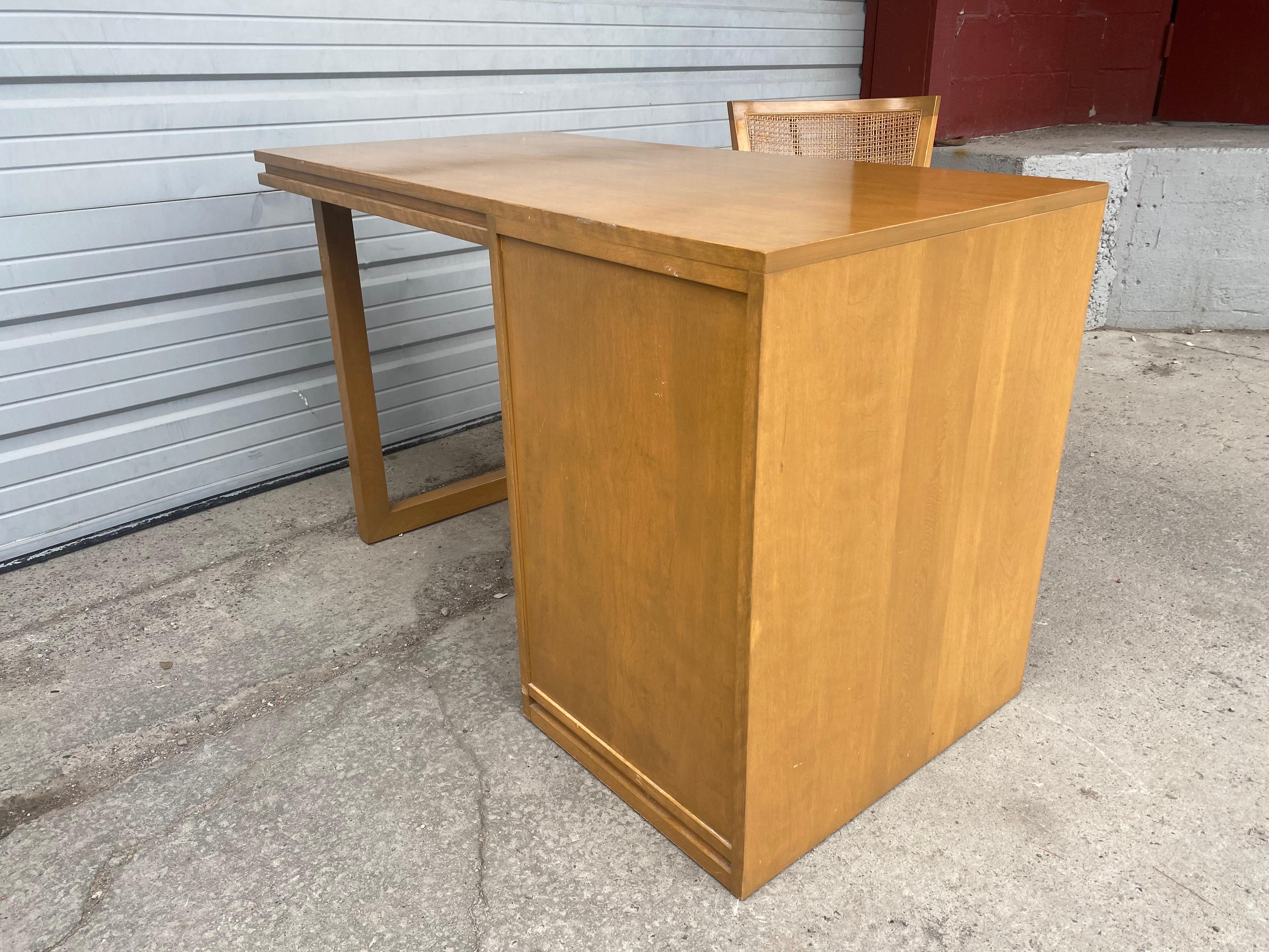 Mid-Century Modern Desk and Chair by Russell Wright for Conant Ball In Good Condition For Sale In Buffalo, NY