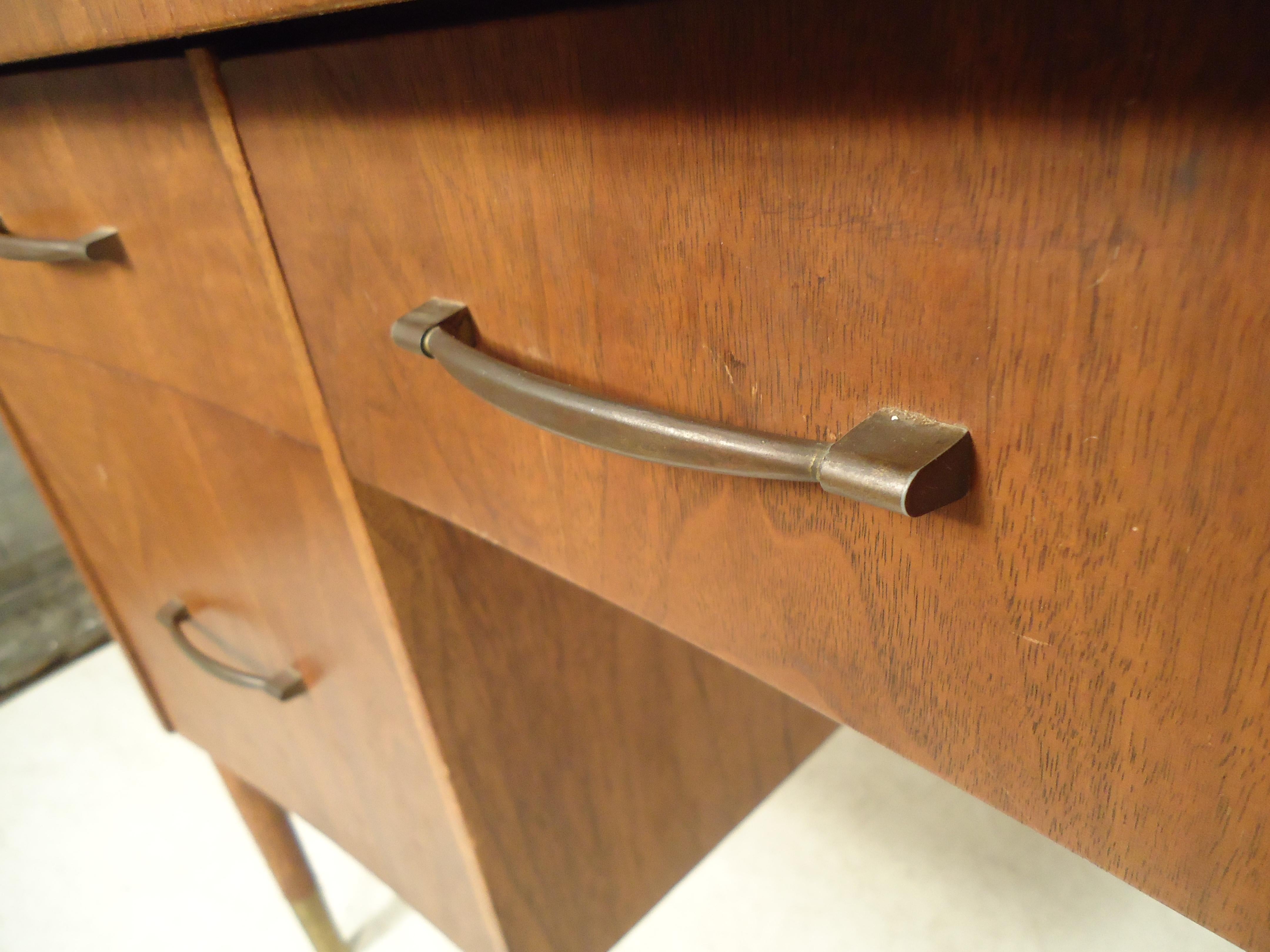 Mid-20th Century Mid-Century Modern Desk and Chair by Sligh-Lowry