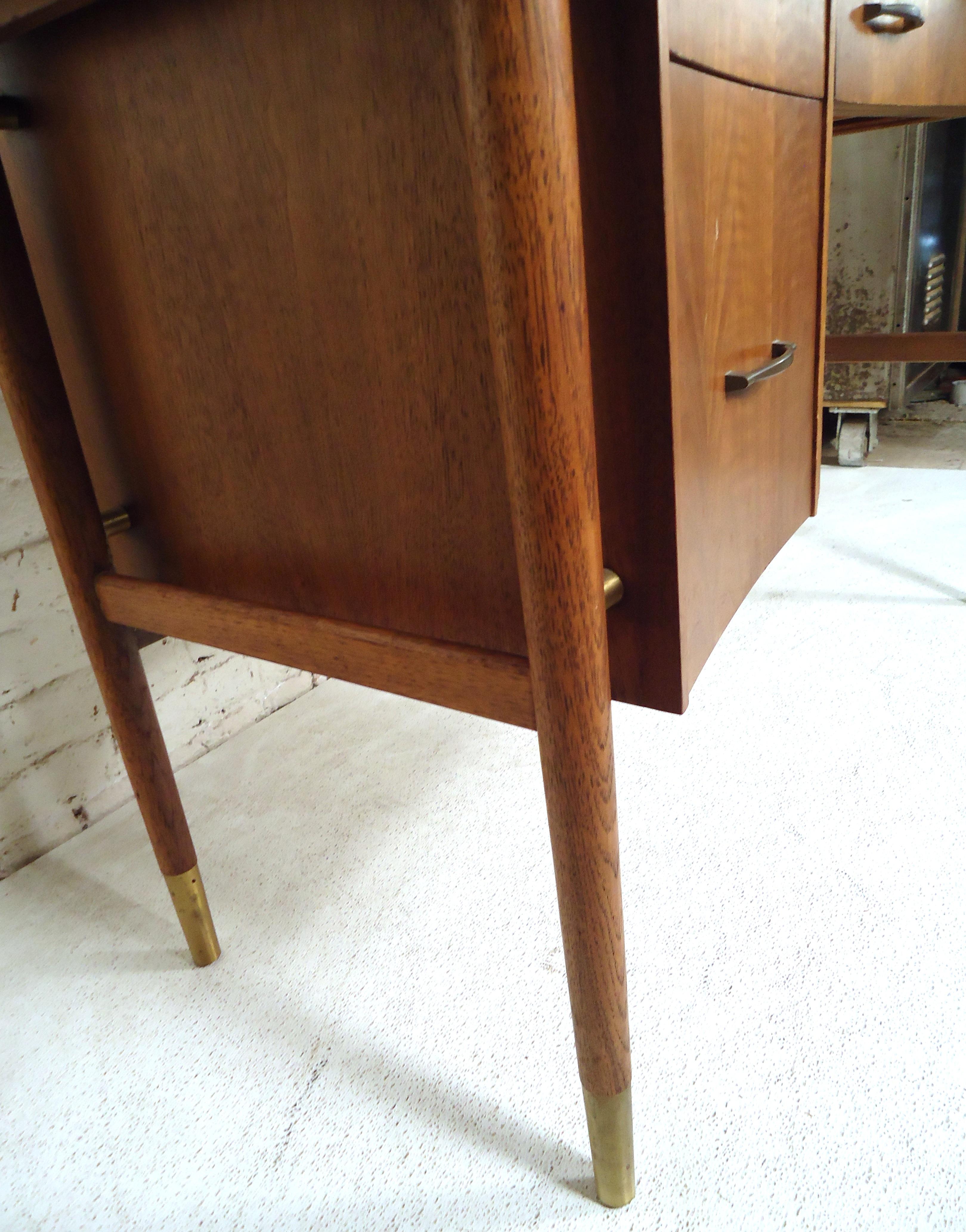 Mid-Century Modern Desk and Chair by Sligh-Lowry 1