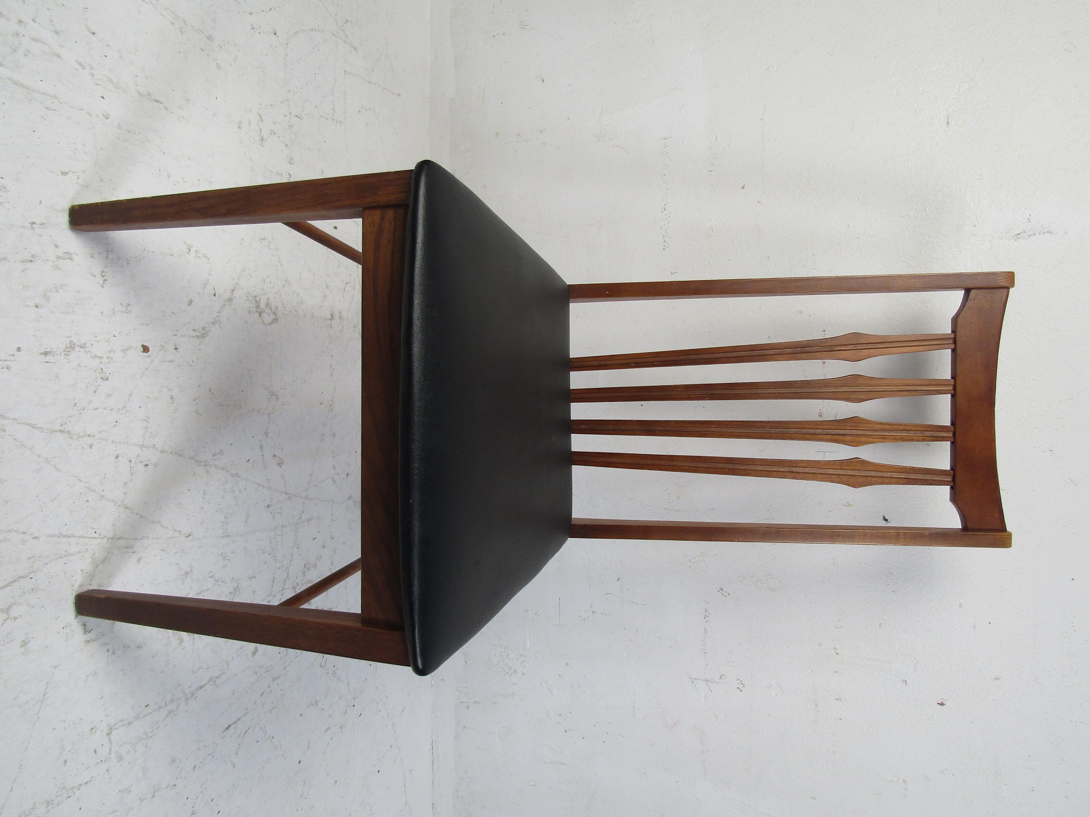 Mid-Century Modern Desk and Chair 4