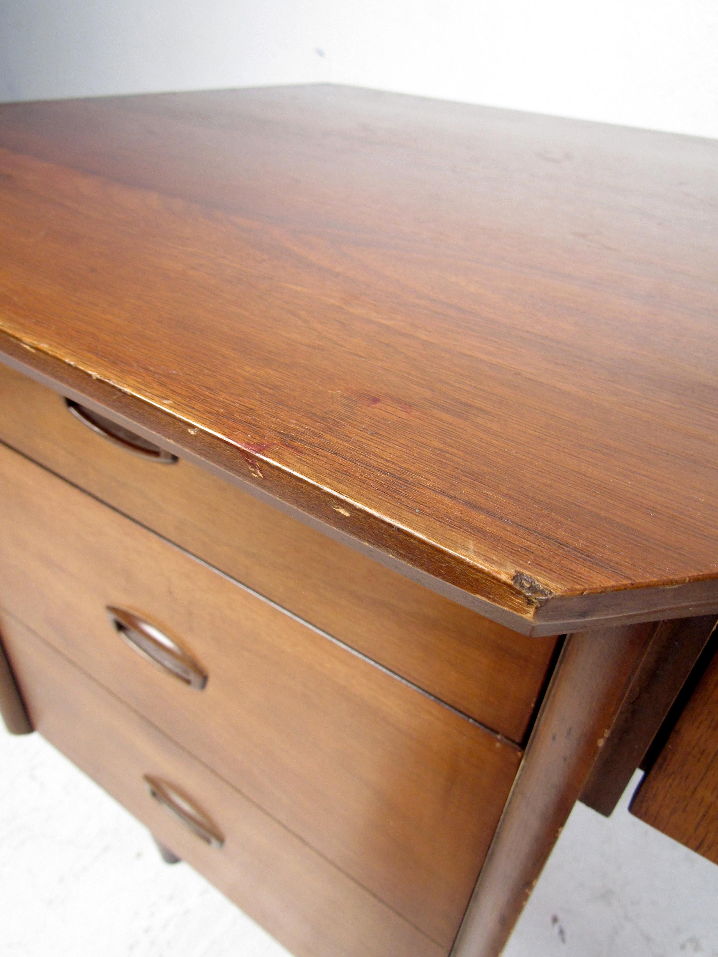 Mid-20th Century Mid-Century Modern Desk and Chair