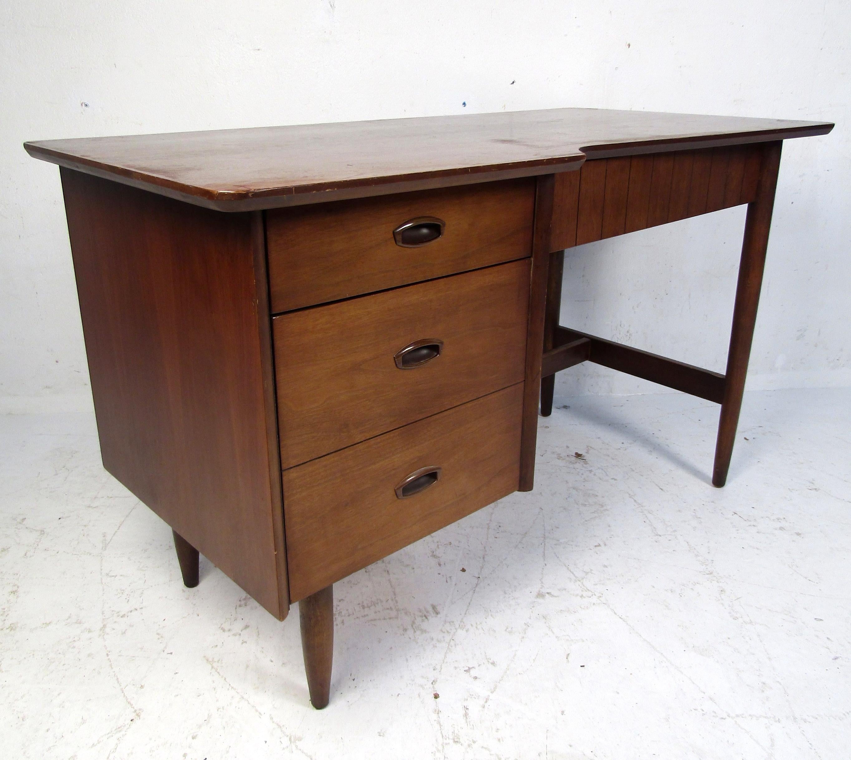 Mid-Century Modern Desk and Chair 2