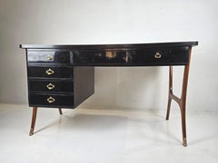 Moderner Schreibtisch aus der Jahrhundertmitte, Buche und Nussbaum mit gelber Glasplatte, 1950er Jahre