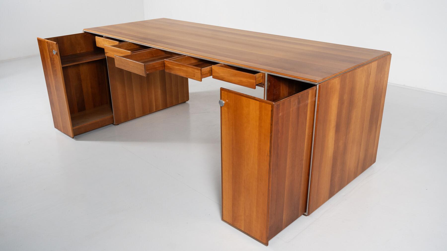 Late 20th Century Mid-Century Modern Desk by Afra and Tobia Scarpa, Stildomus 1970s For Sale