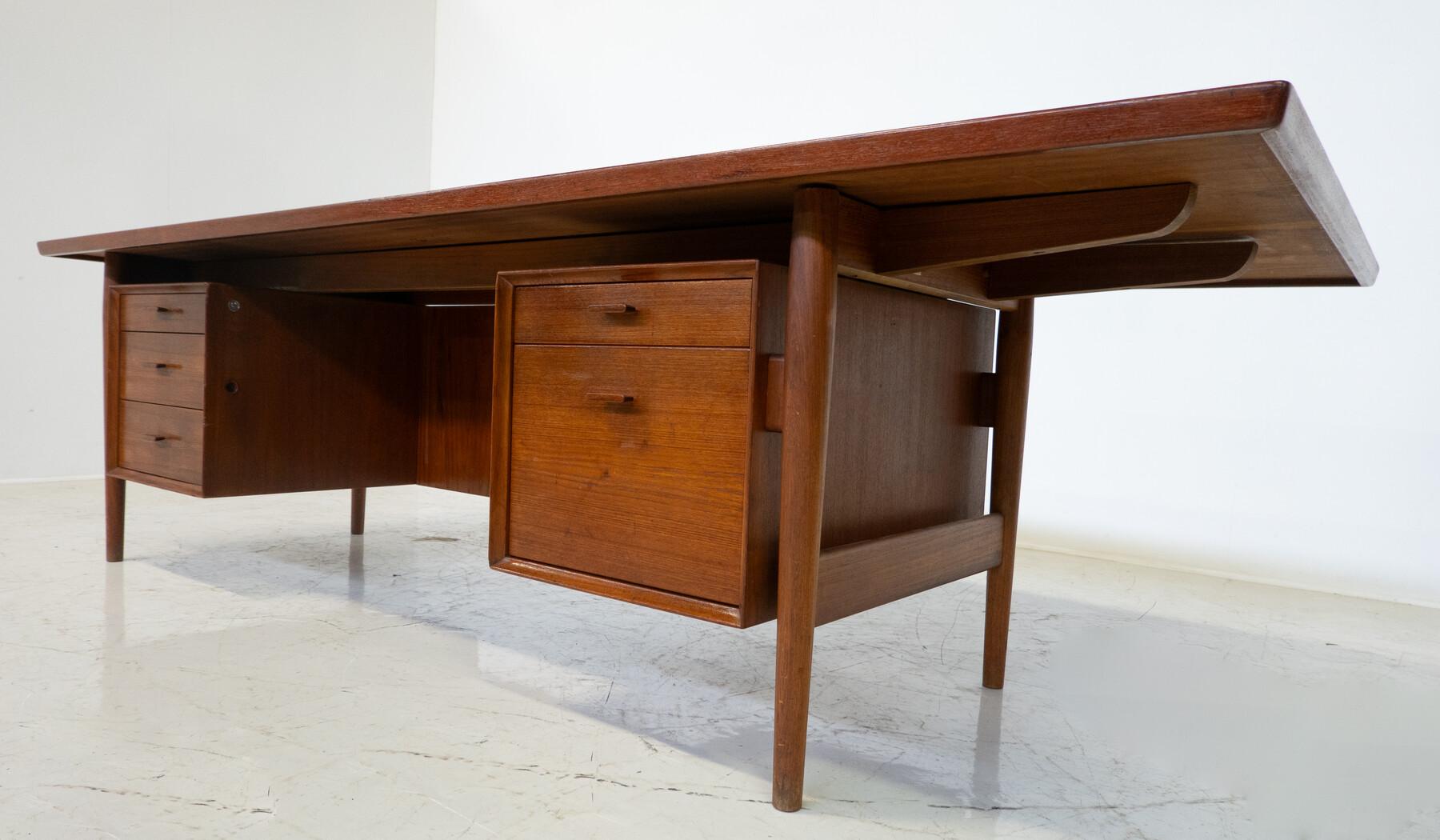 Mid-Century Modern Desk von Arne Vodder, 1960er Jahre im Zustand „Gut“ im Angebot in Brussels, BE