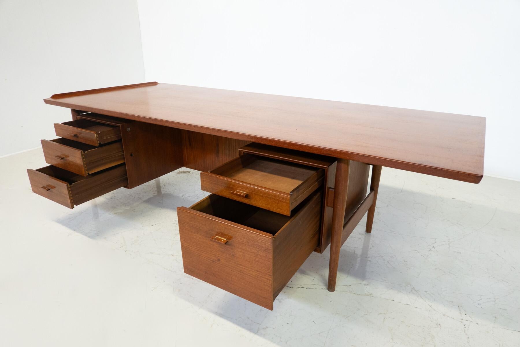 Wood Mid-Century Modern Desk by Arne Vodder, 1960s For Sale