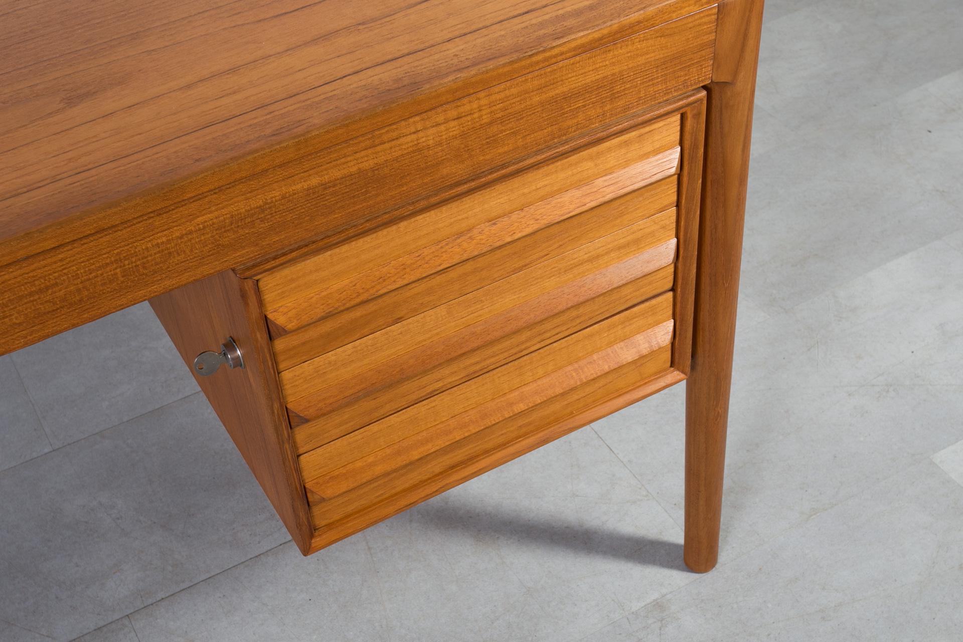 Mid Century Modern Desk by Bruksbo in Torbjorn Afdal Style, Norway, 1960s For Sale 3