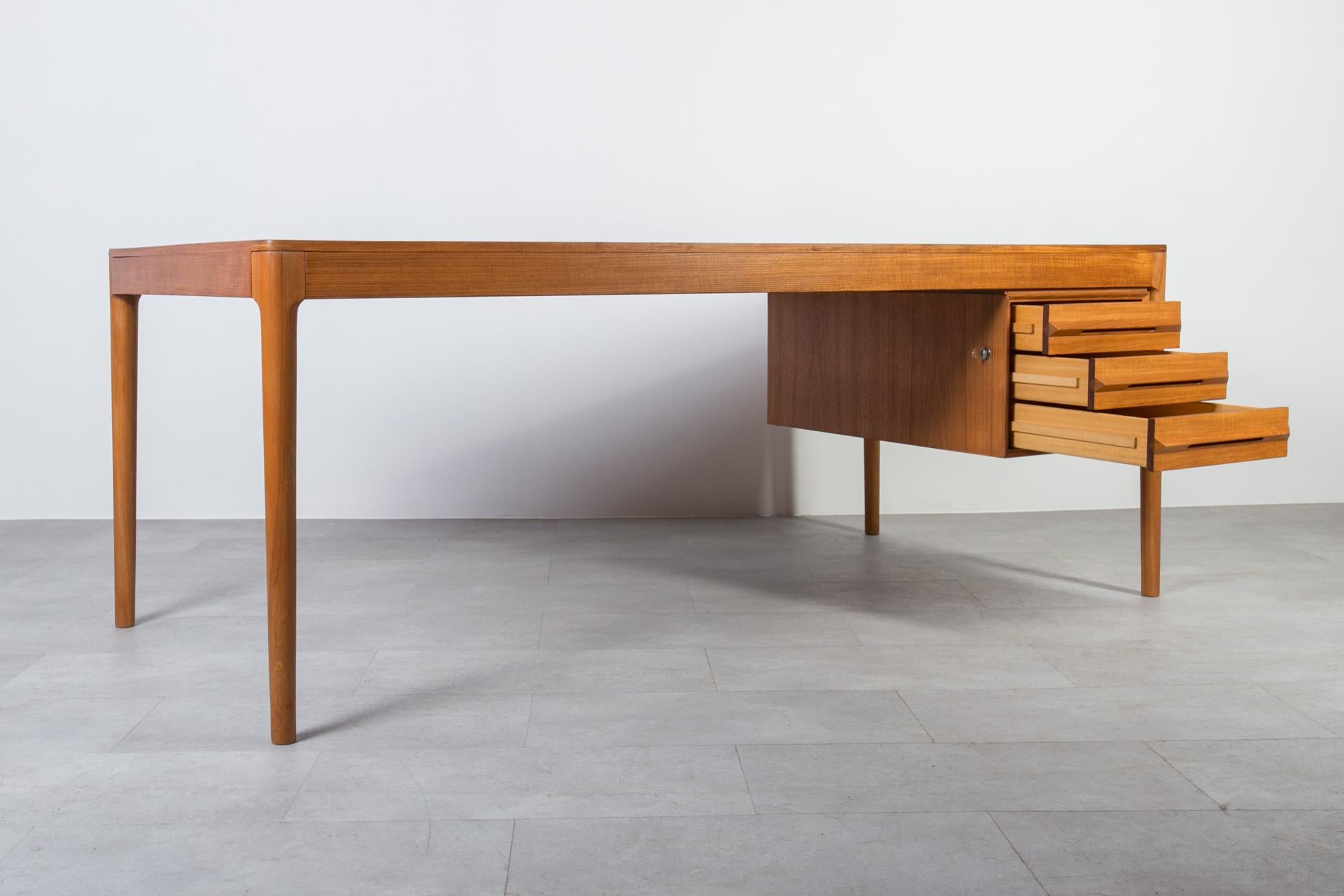 Norwegian Mid Century Modern Desk by Bruksbo in Torbjorn Afdal Style, Norway, 1960s For Sale