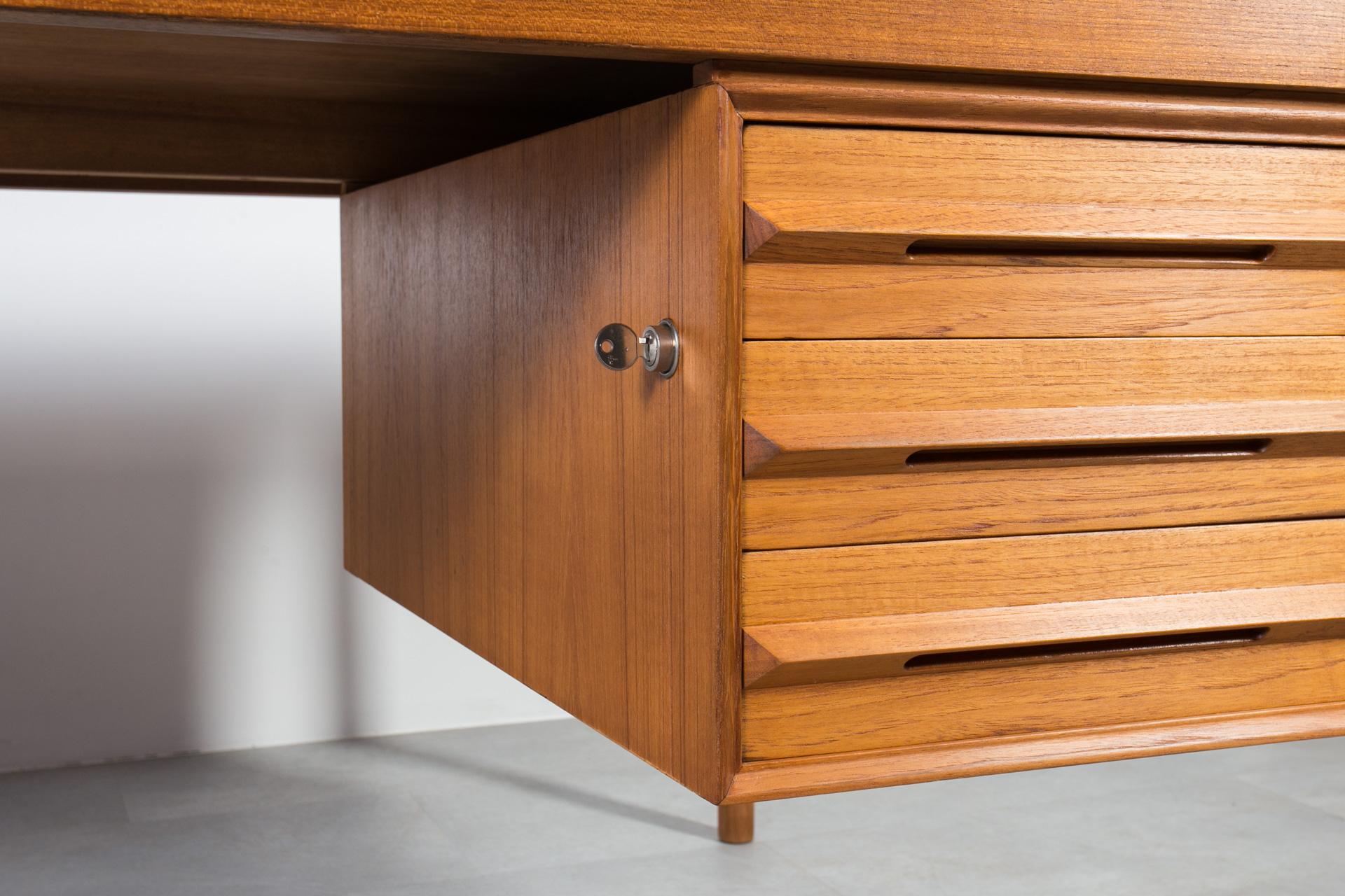 Mid Century Modern Desk by Bruksbo in Torbjorn Afdal Style, Norway, 1960s For Sale 1