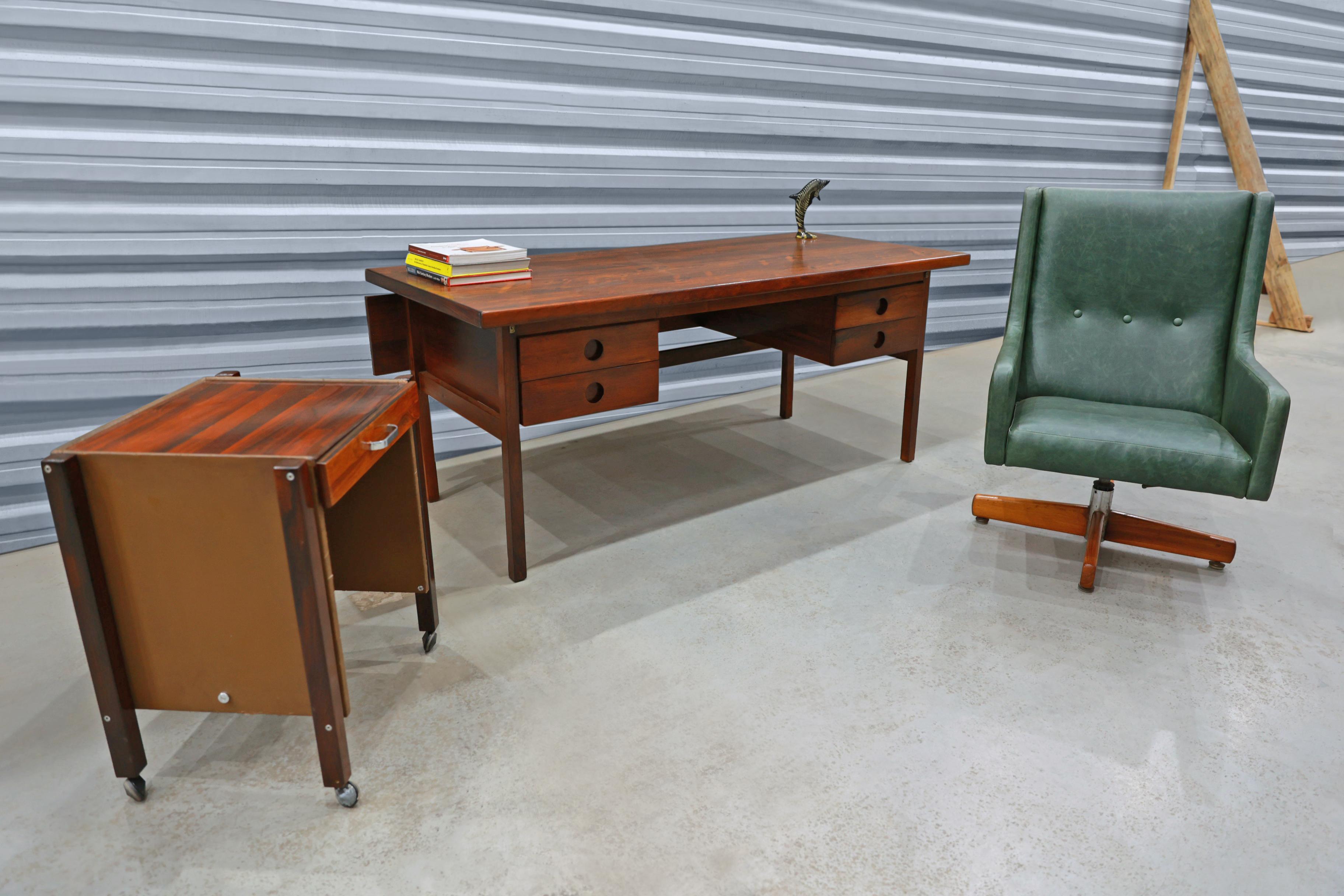 Mid-Century Modern Desk by Sergio Rodrigues, Brazil, 1960s In Good Condition For Sale In New York, NY
