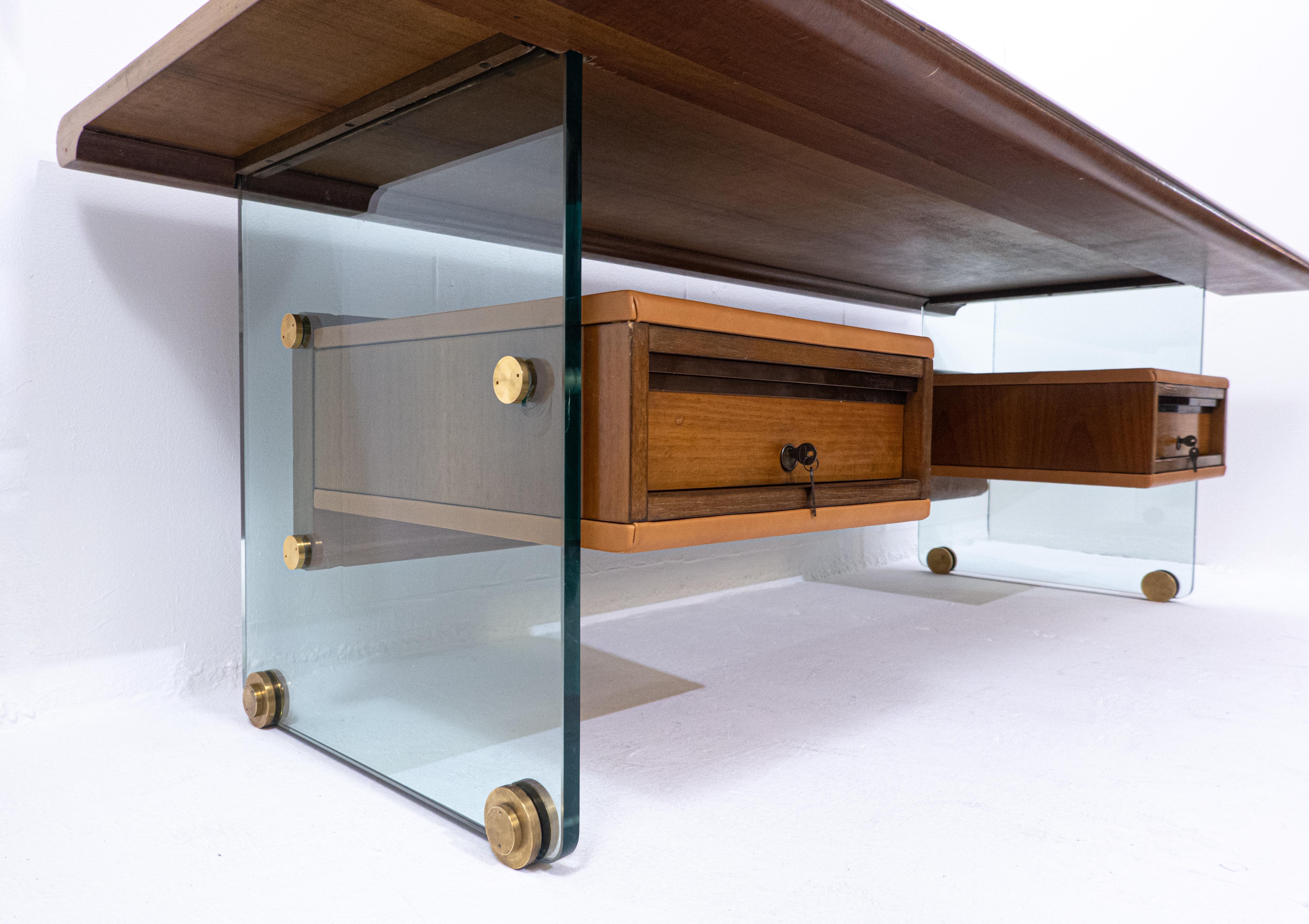 Mid-Century Modern Desk by Tosi, Glass Wood Leather and Bronze, Italy, 1968 In Good Condition For Sale In Brussels, BE
