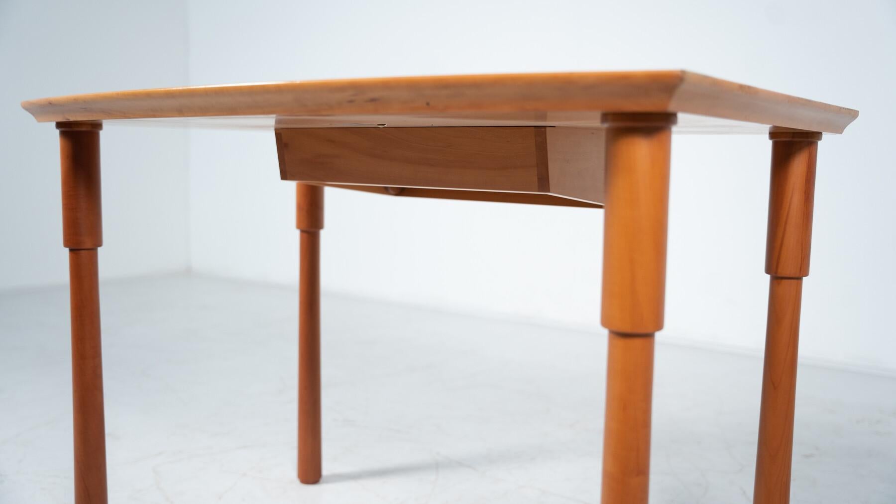 Moderner Schreibtisch von Zanotta, Italien, Mitte des Jahrhunderts (Mitte des 20. Jahrhunderts) im Angebot