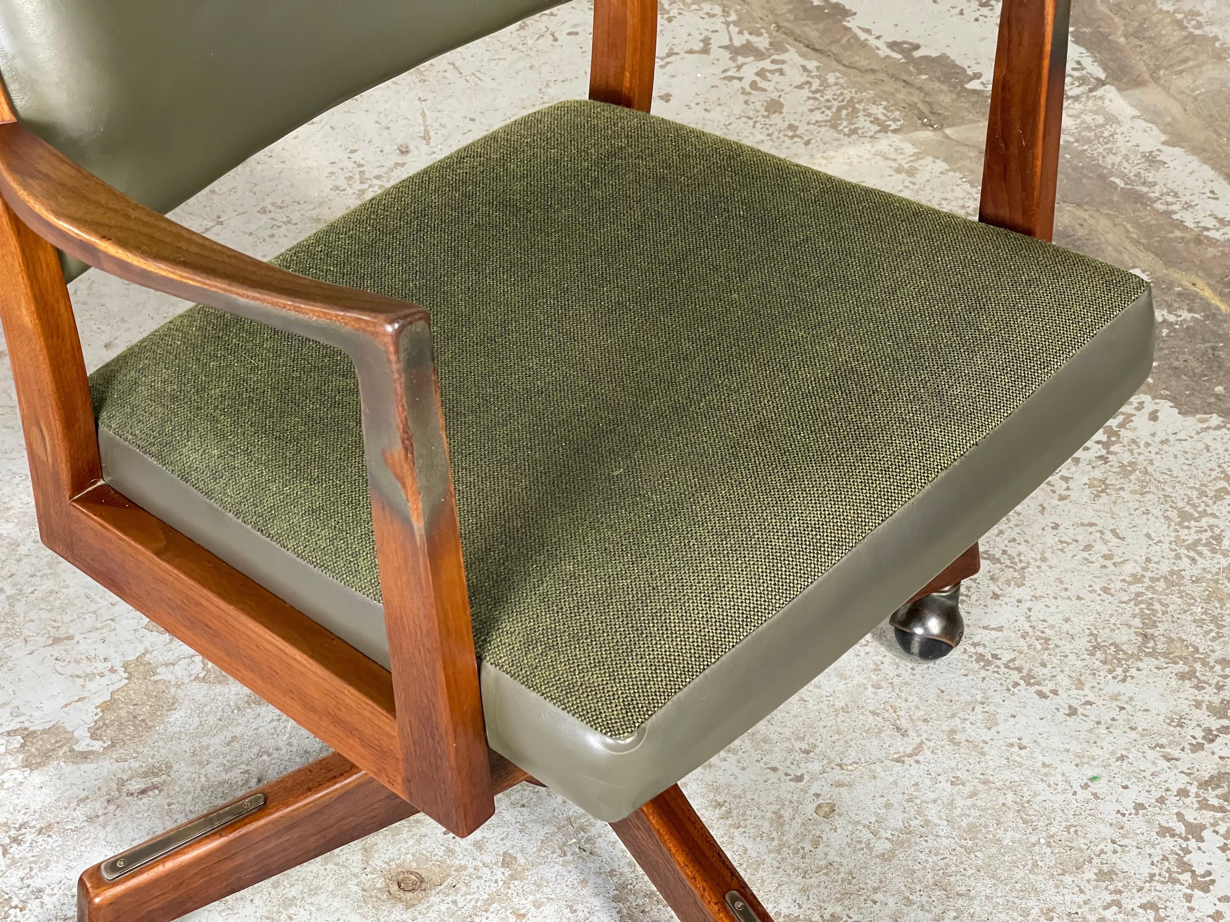 Mid-Century Modern Desk Chair by Johnson Chair Company 4