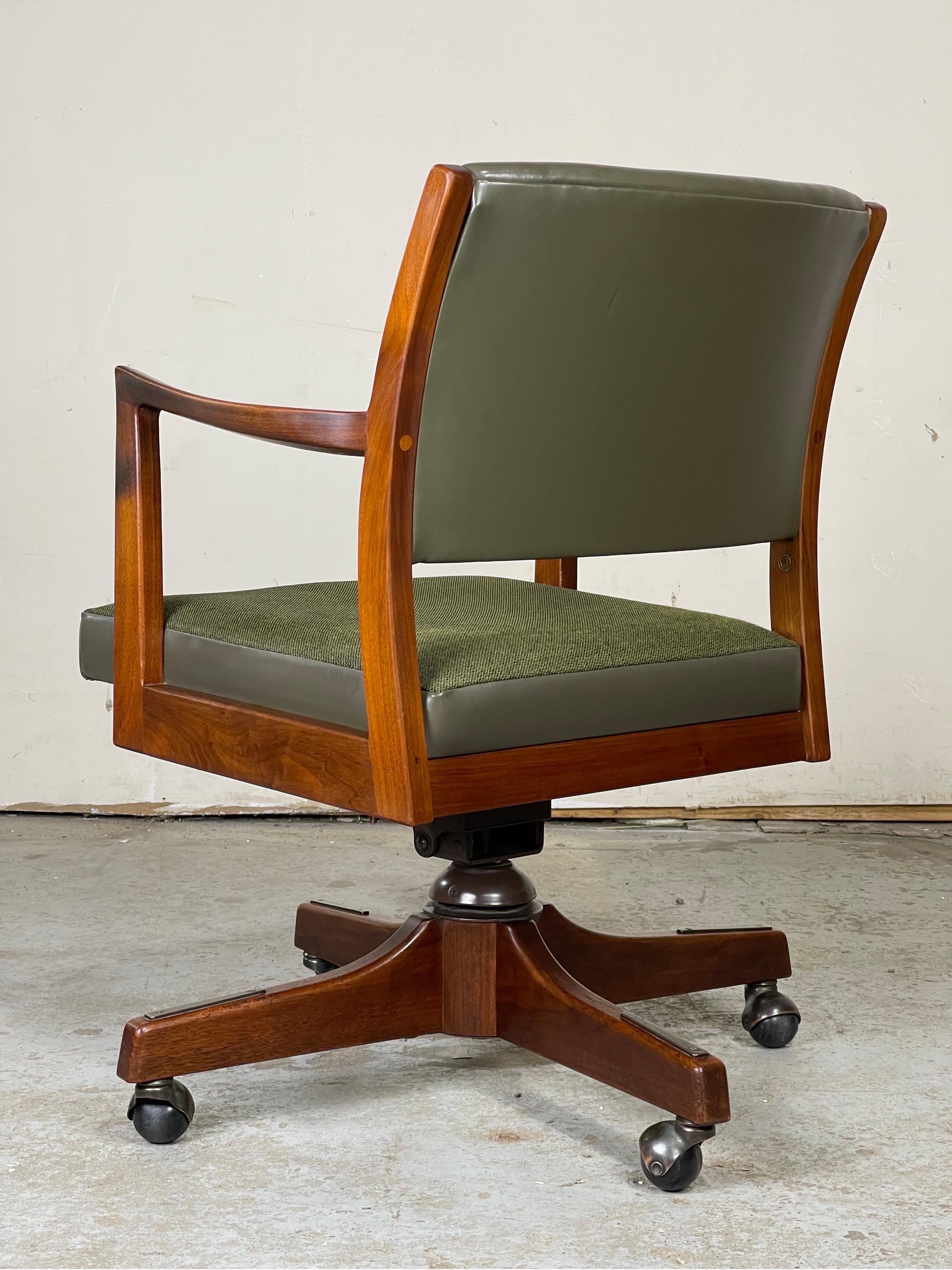 American Mid-Century Modern Desk Chair by Johnson Chair Company 