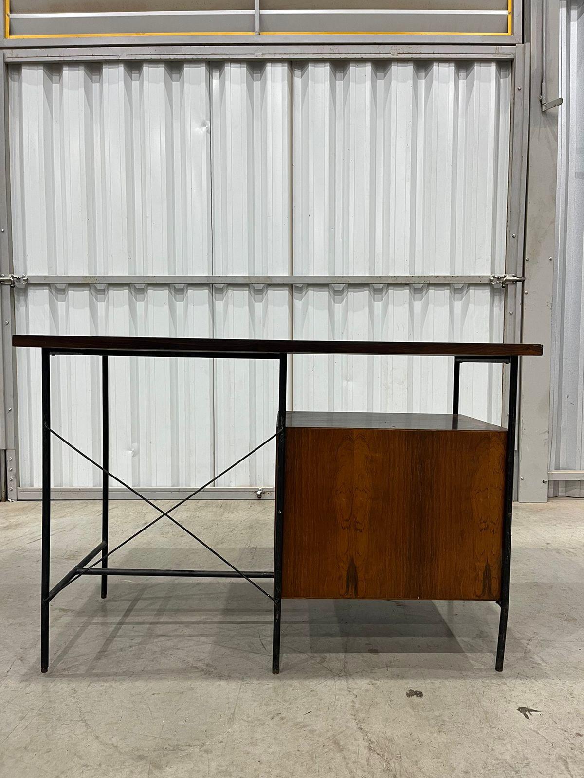 Moderner Schreibtisch und Stuhl aus der Mitte des Jahrhunderts aus Hartholz und Eisen von Geraldo de Barros, Brasilien im Angebot 2
