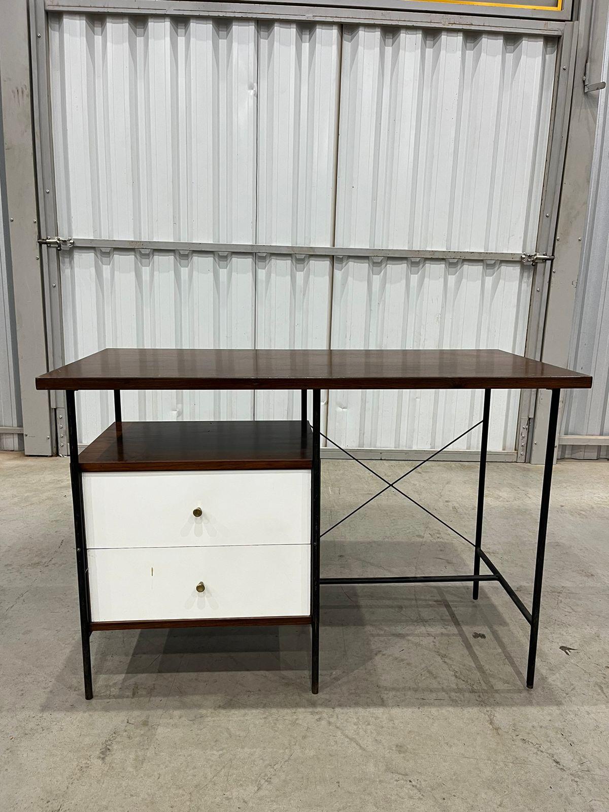 Mid-Century Modern Desk & Chair in Hardwood & Iron by Geraldo de Barros, Brazil In Good Condition For Sale In New York, NY