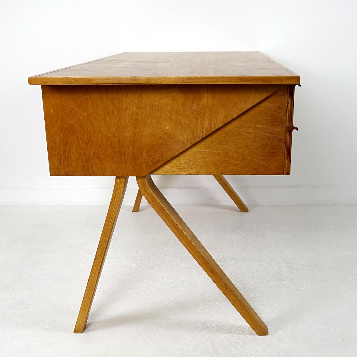 20th Century Mid-Century Modern Desk EB02 Designed by Cees Braakman for USM Pastoe For Sale