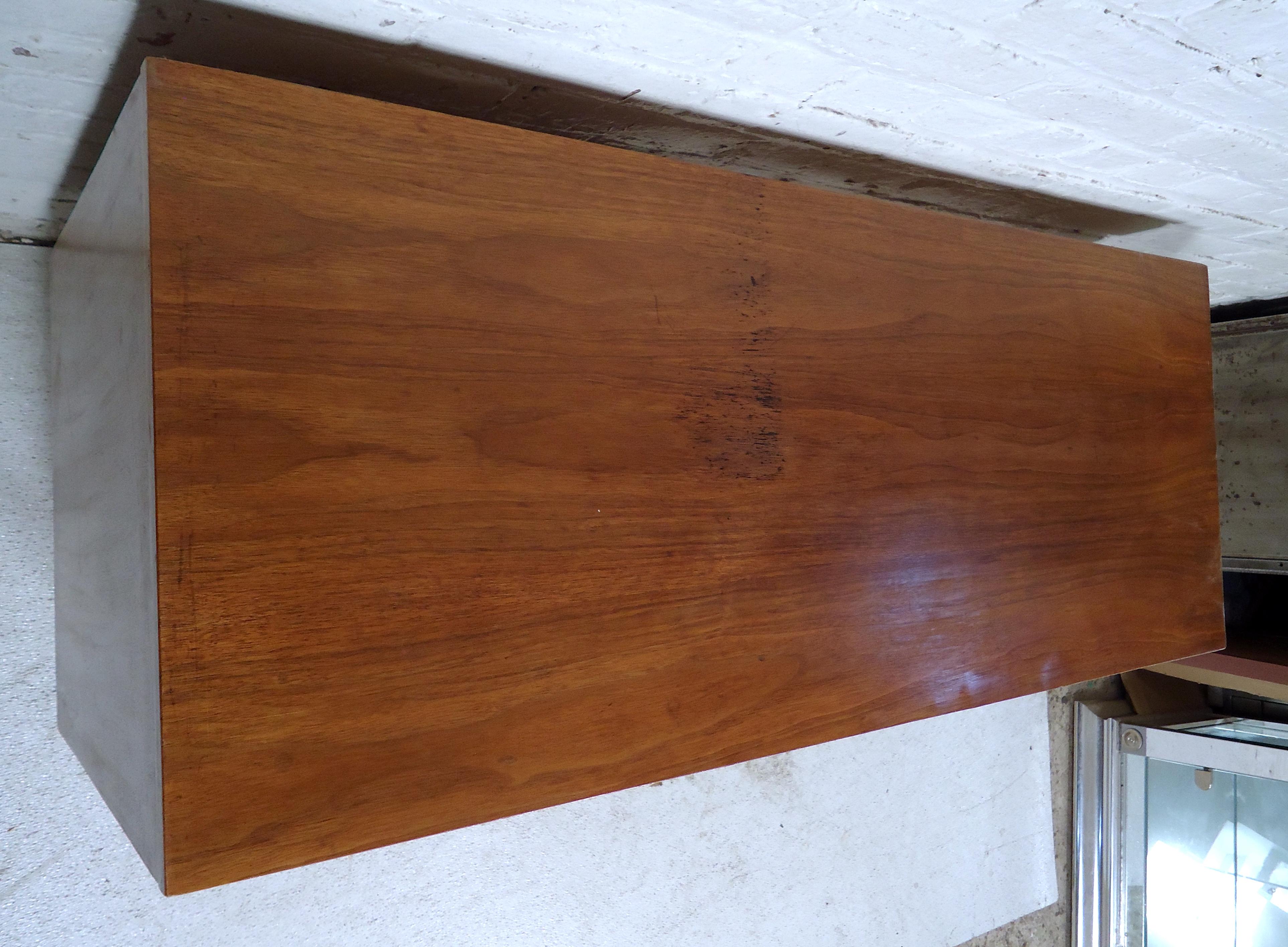 Mid-Century Modern Desk In Good Condition In Brooklyn, NY
