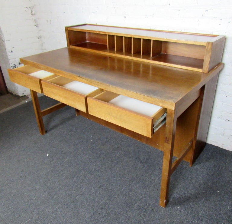 Mid-Century Modern Desk For Sale 4