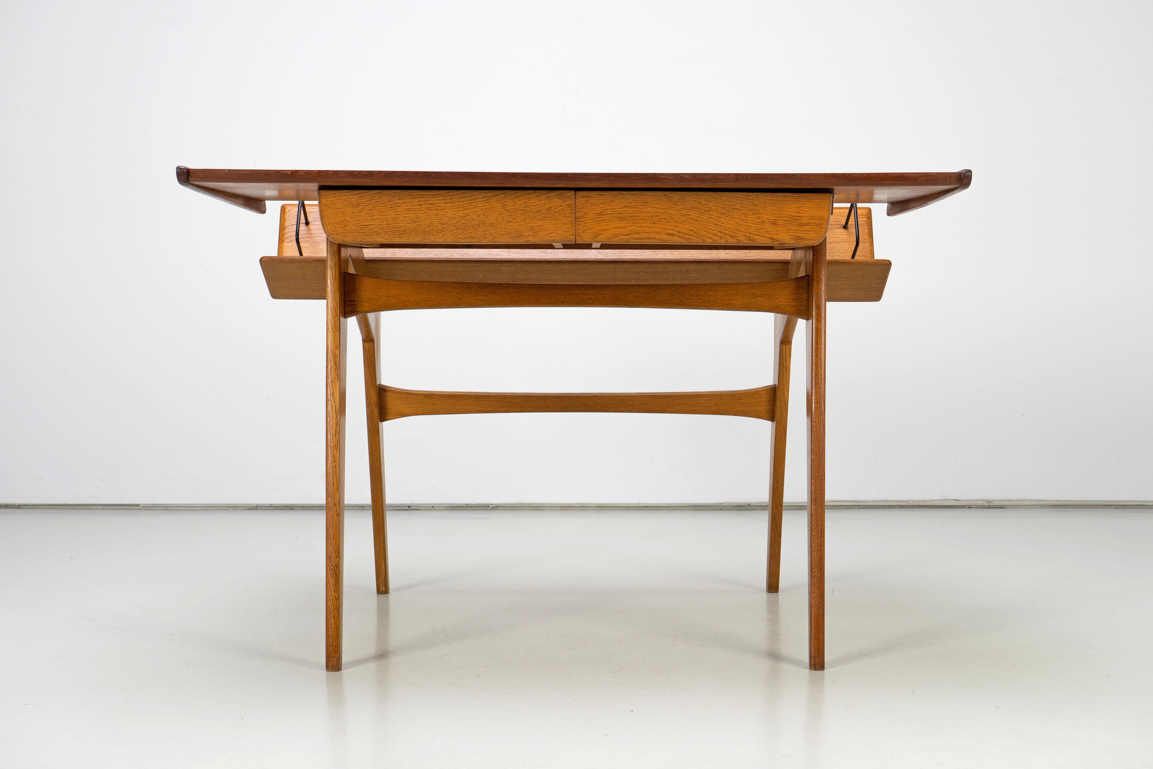 Mid-Century Modern Desk from Teak and Oak, 1950s In Good Condition In Rosendahl, DE