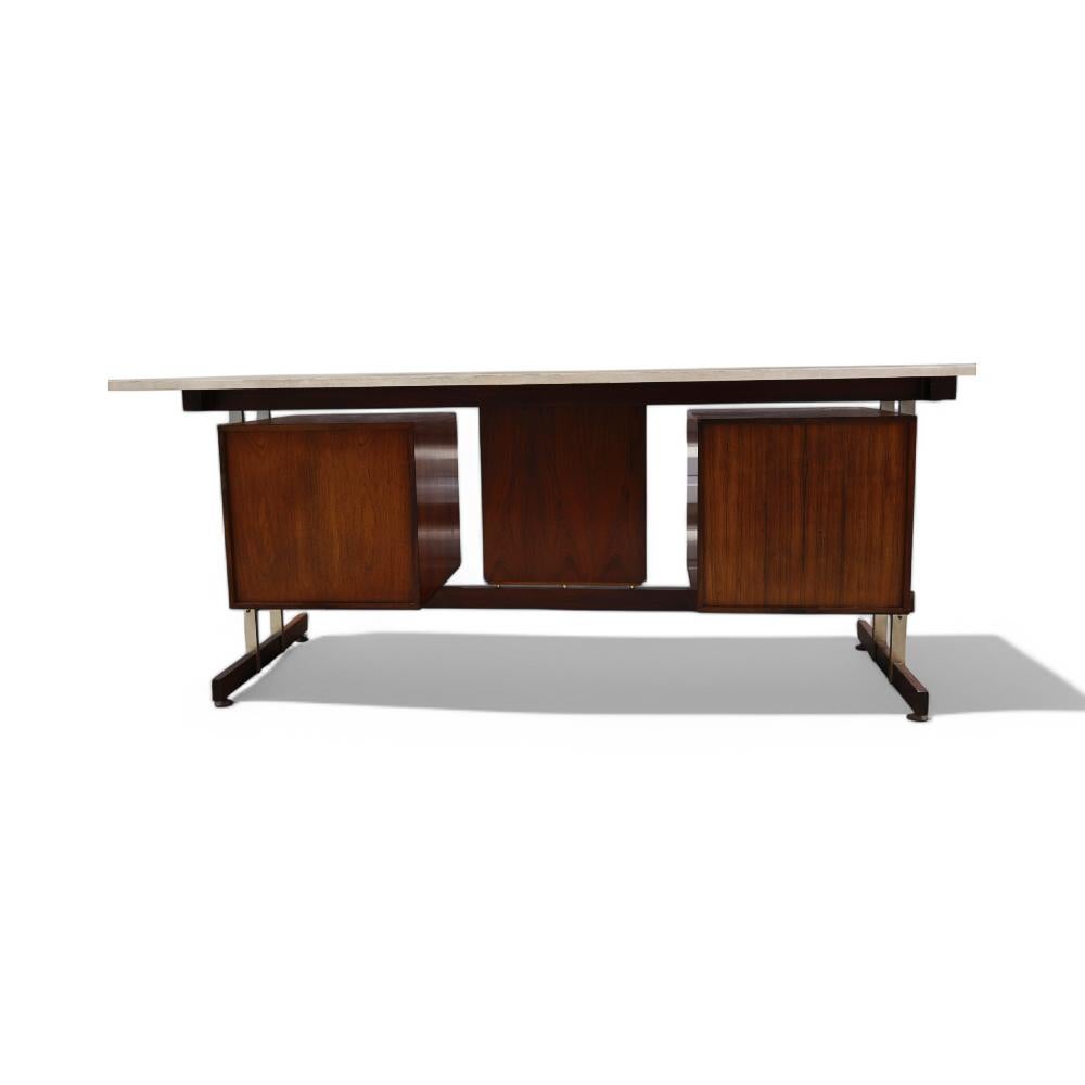 Metallo Scrivania moderna del Mid Century in legno duro e marmo di Novo Rumo, 1960 ca. in vendita